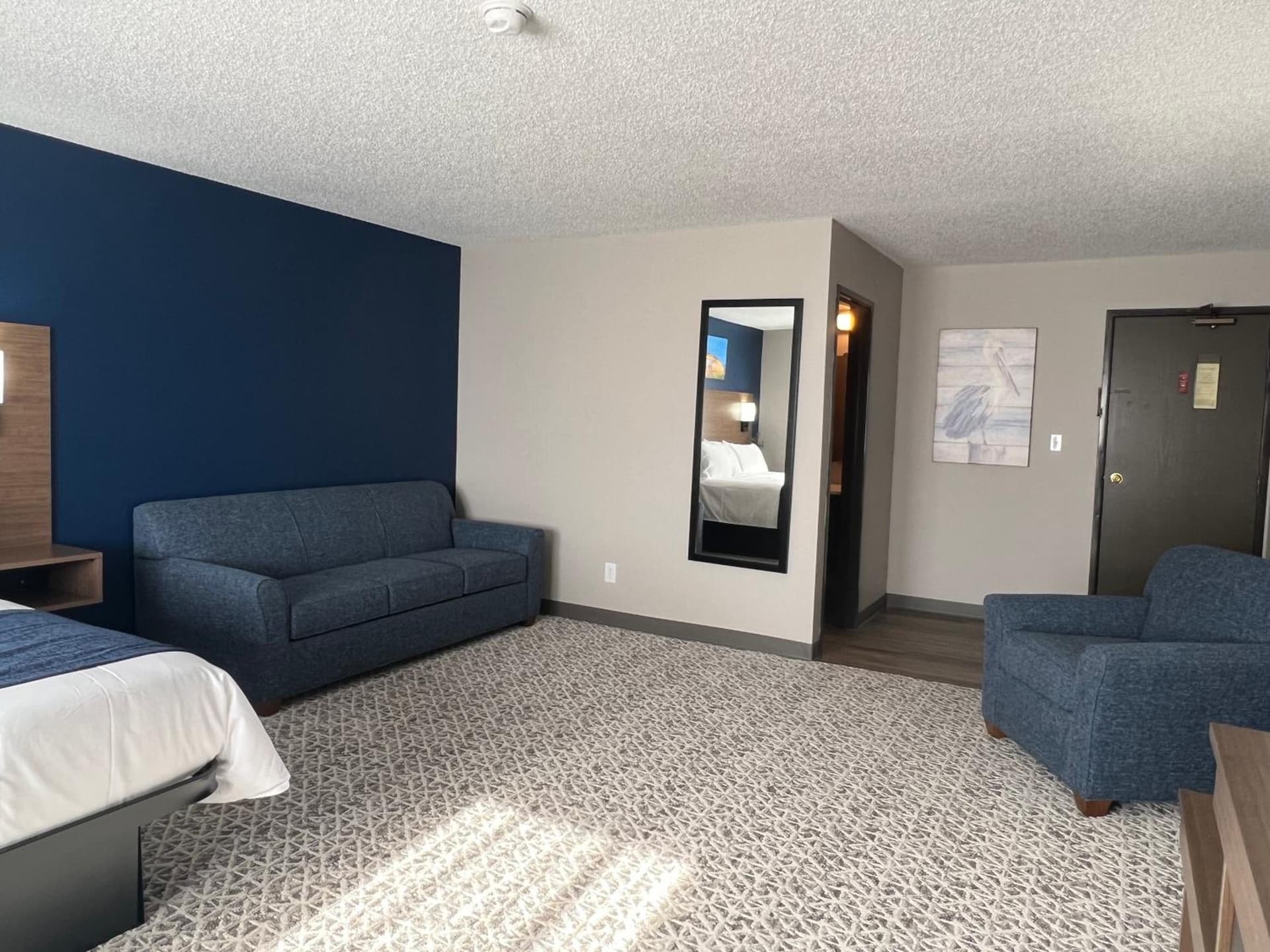 Hilltop Inn & Suites interior in Grove, OK — gallery photo 2
