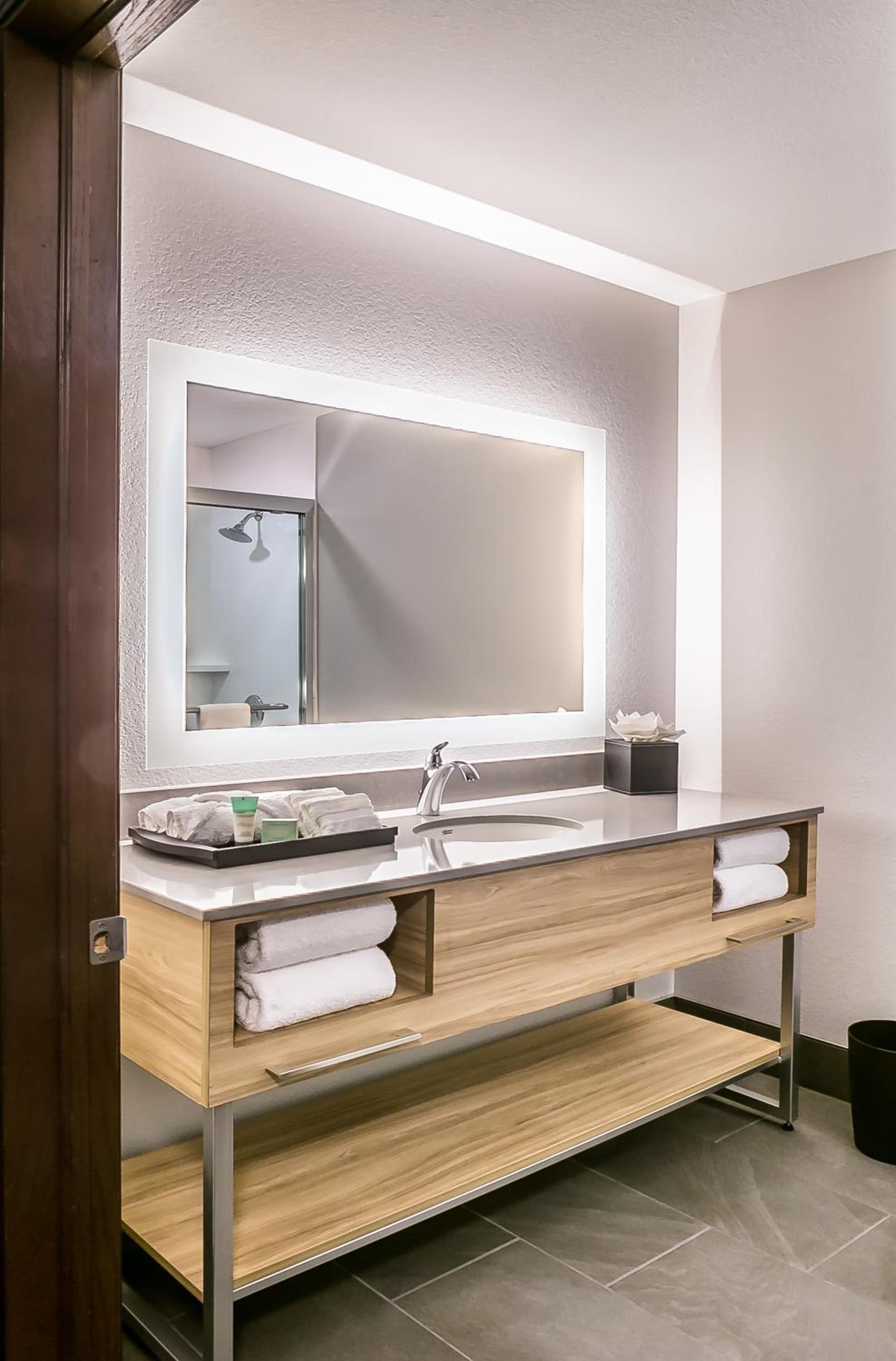 Winds Hotel at Crosswinds Casino gallery photo in Park City, KS — image 25