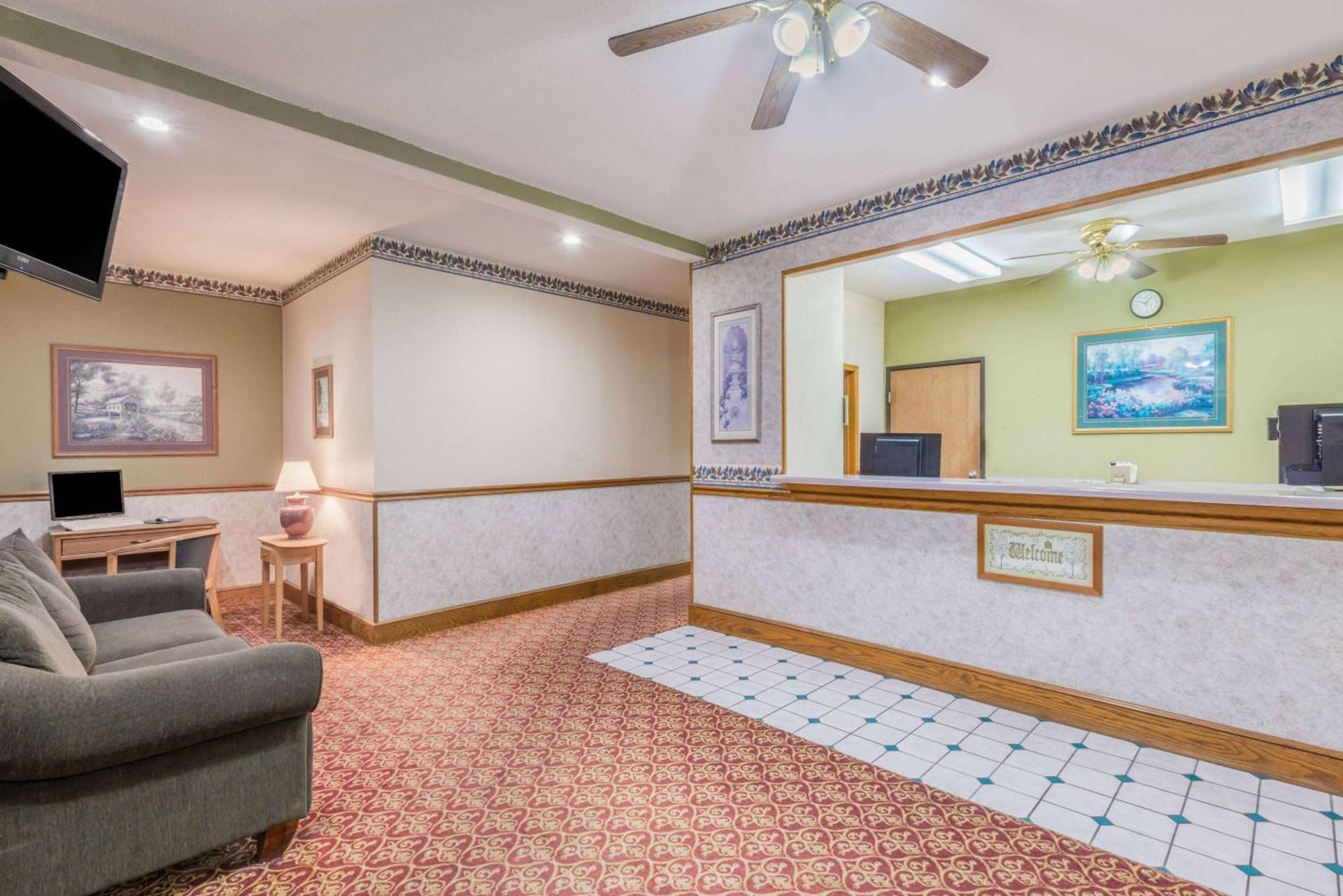 Super 8 by Wyndham Platte City Kansas City Area property views in Platte City, MO — gallery photo 3