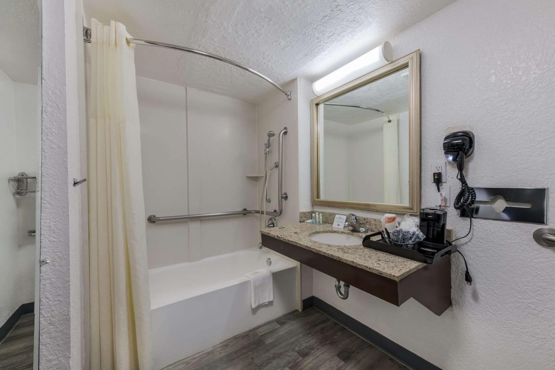 Quality Inn & Suites Airport gallery photo in Charlotte, NC — image 52