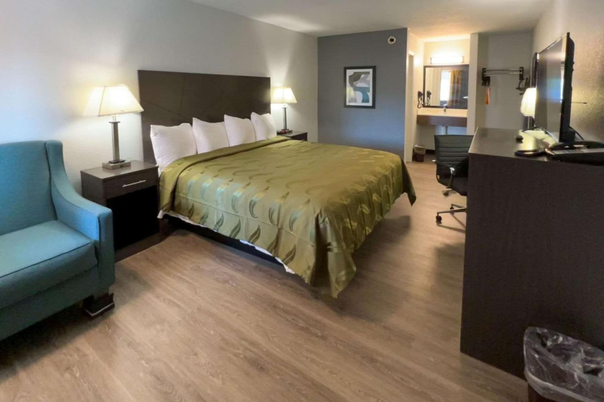 Quality Inn & Suites Columbus West property views in Columbus, IN — gallery photo 3