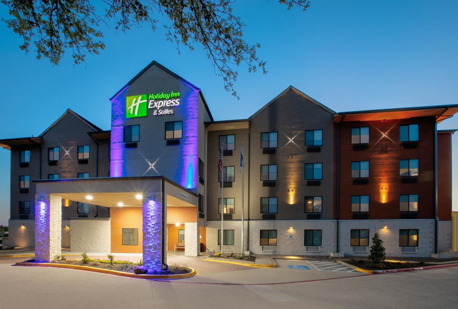 Holiday Inn Express & Suites DALLAS PARK CENTRAL NORTHEAST by IHG featured exterior or lobby in Dallas, TX — similar hotel