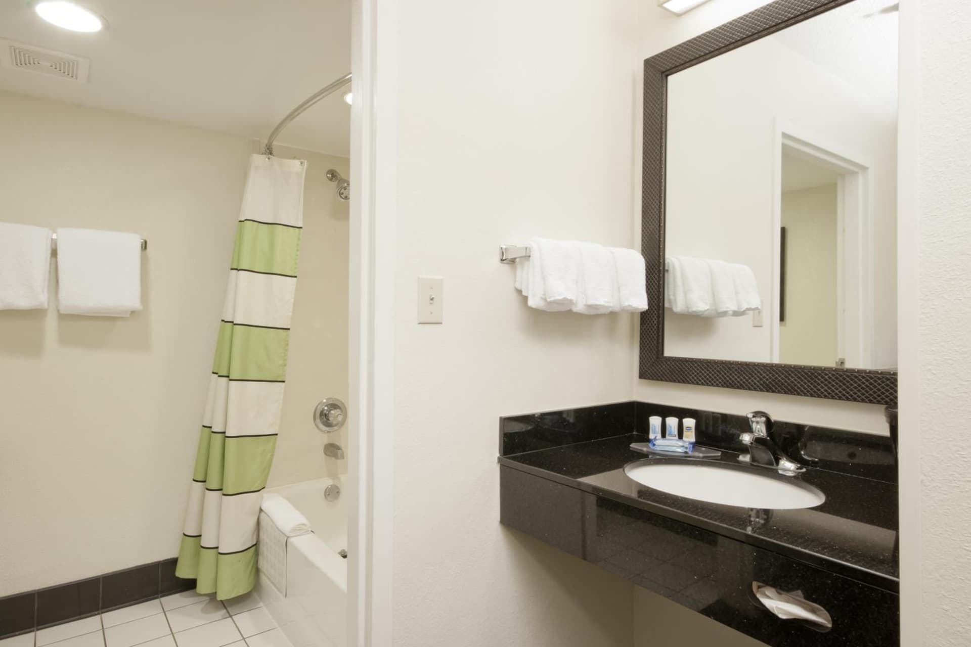 Wingate by Wyndham Gurnee gallery photo in Gurnee, IL — image 36
