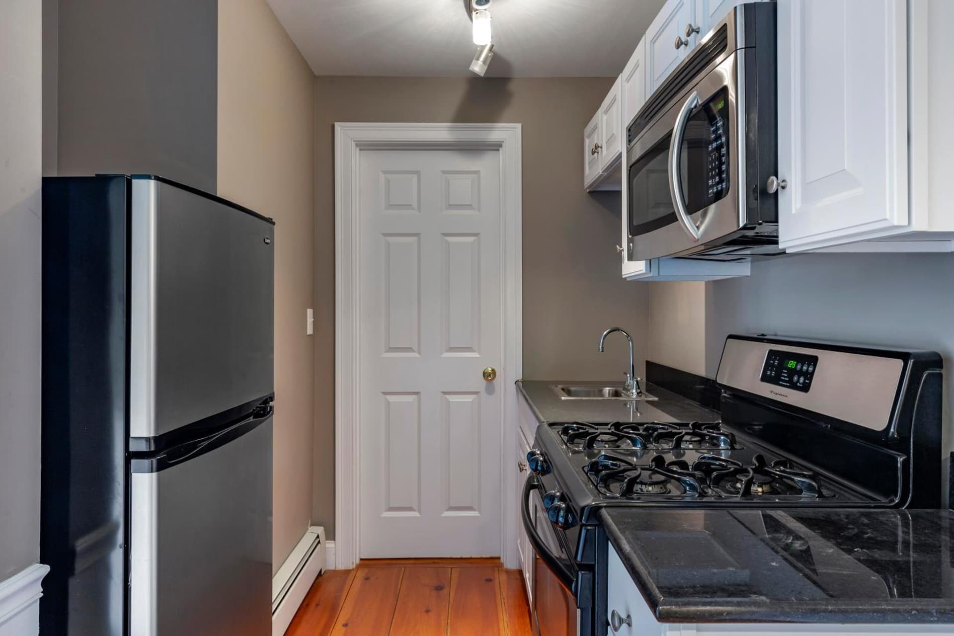 Essex Street Inn & Suites, an Ascend Collection Hotel gallery photo in Newburyport, MA — image 50