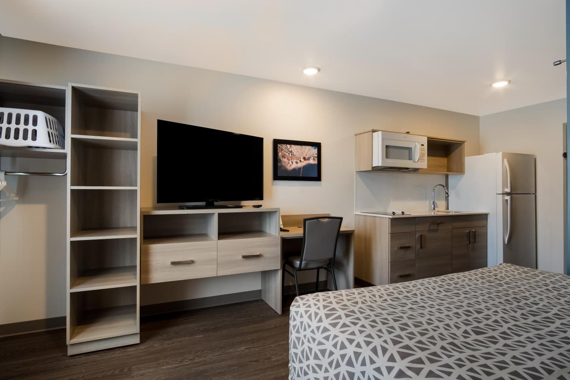 WoodSpring Suites Grand Rapids Kentwood gallery photo in Grand Rapids, MI — image 33