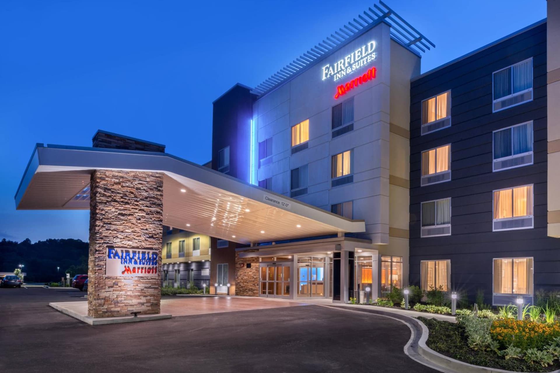 Fairfield Inn & Suites by Marriott Huntington interior in Huntington, WV — gallery photo 2