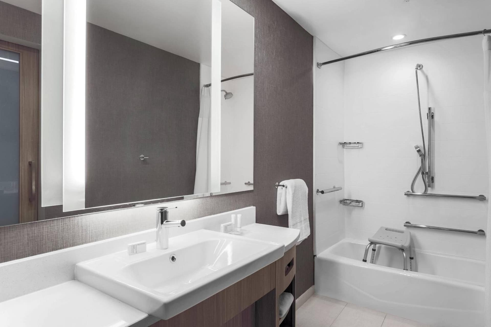 Hotel Vista Sierra property views in Auburn, CA — gallery photo 3