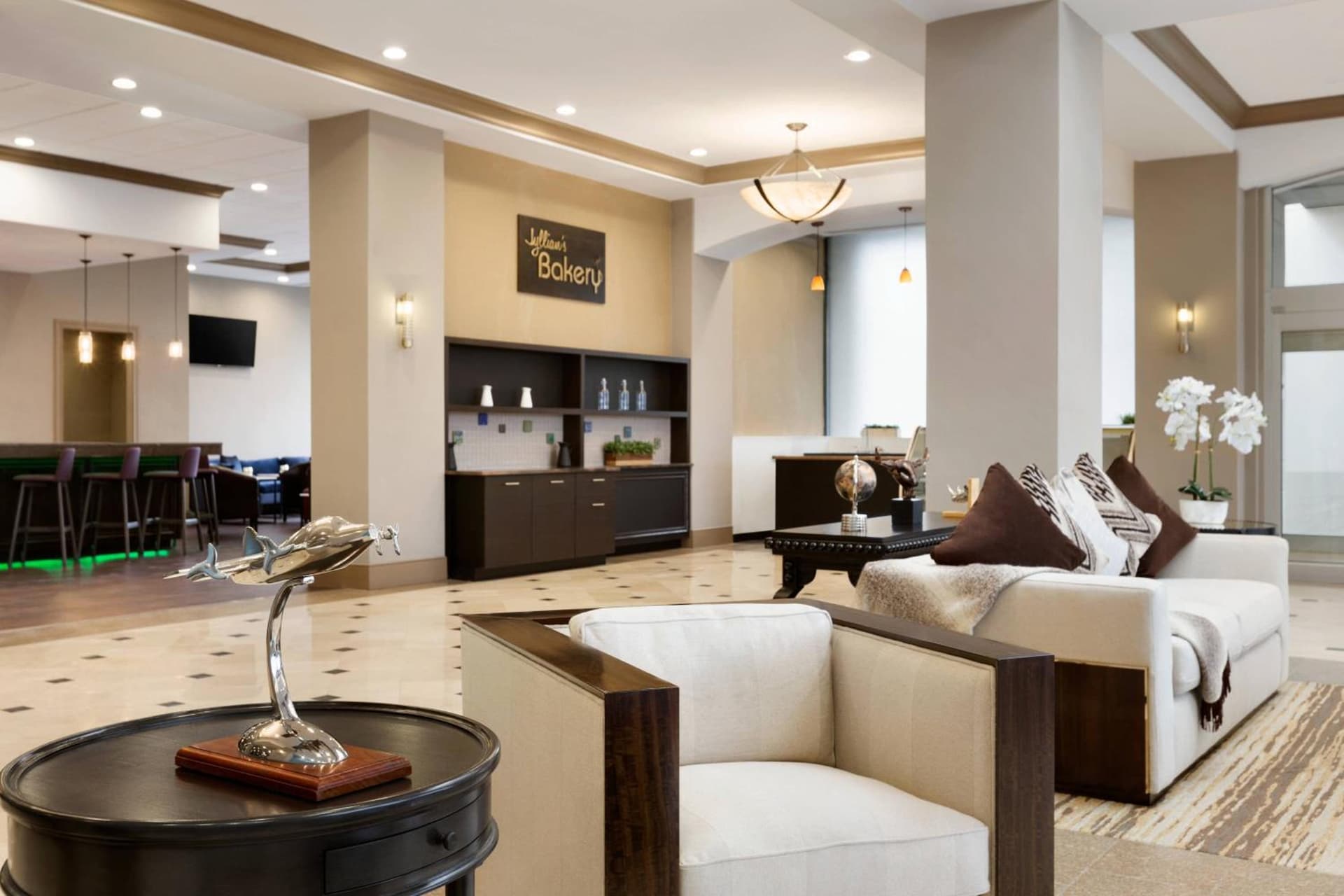 Skyline Hotel Detroit Airport, SureStay Collection by Best Western interior in Romulus, MI — gallery photo 2