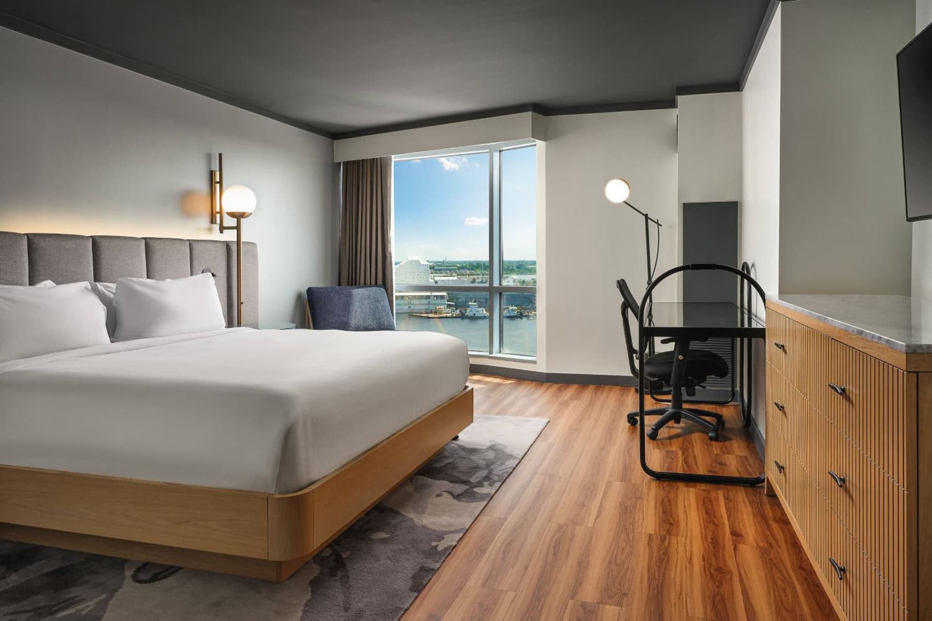 Renaissance Portsmouth-Norfolk Waterfront Hotel interior in Portsmouth, VA — gallery photo 2