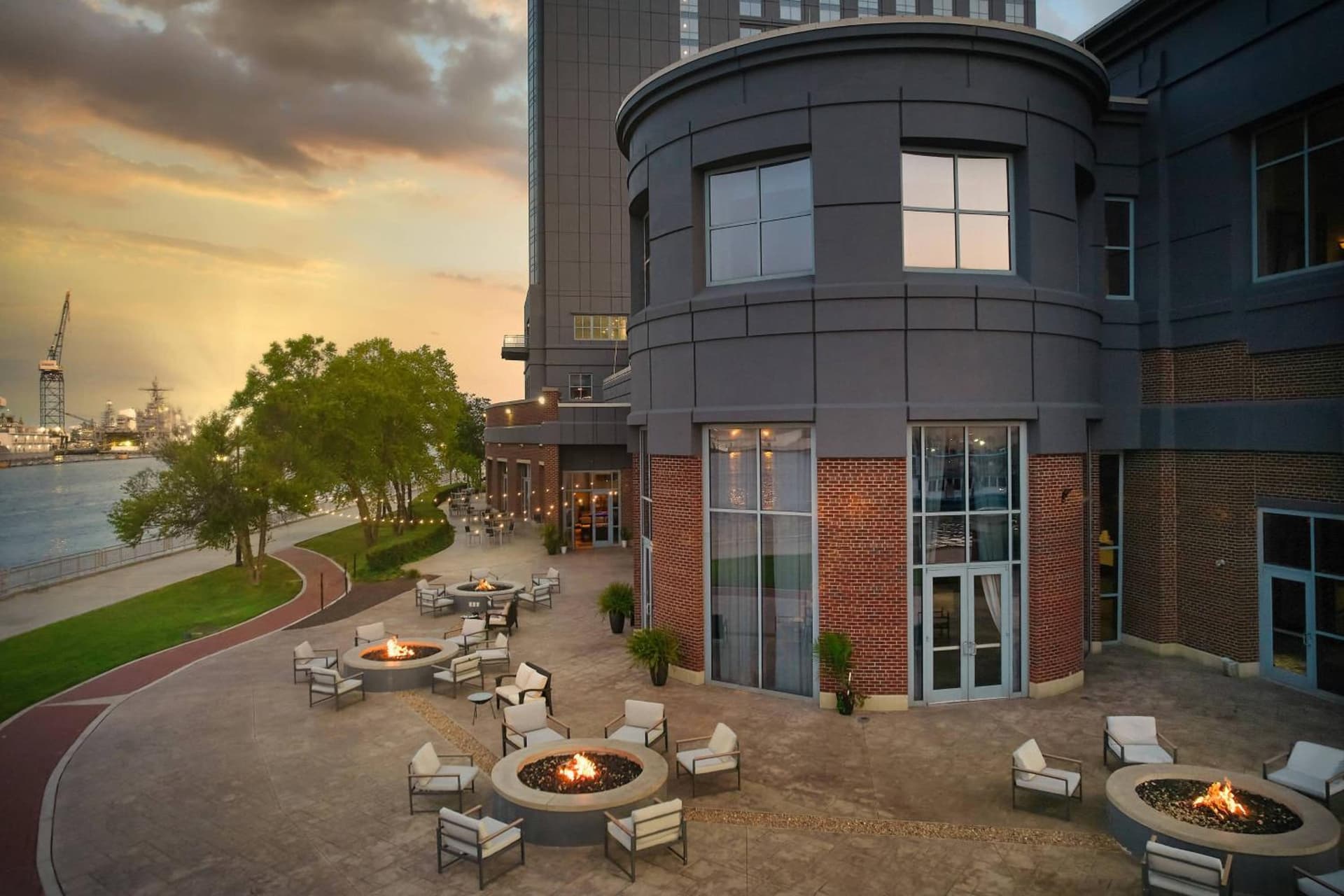 Renaissance Portsmouth-Norfolk Waterfront Hotel gallery photo in Portsmouth, VA — image 4