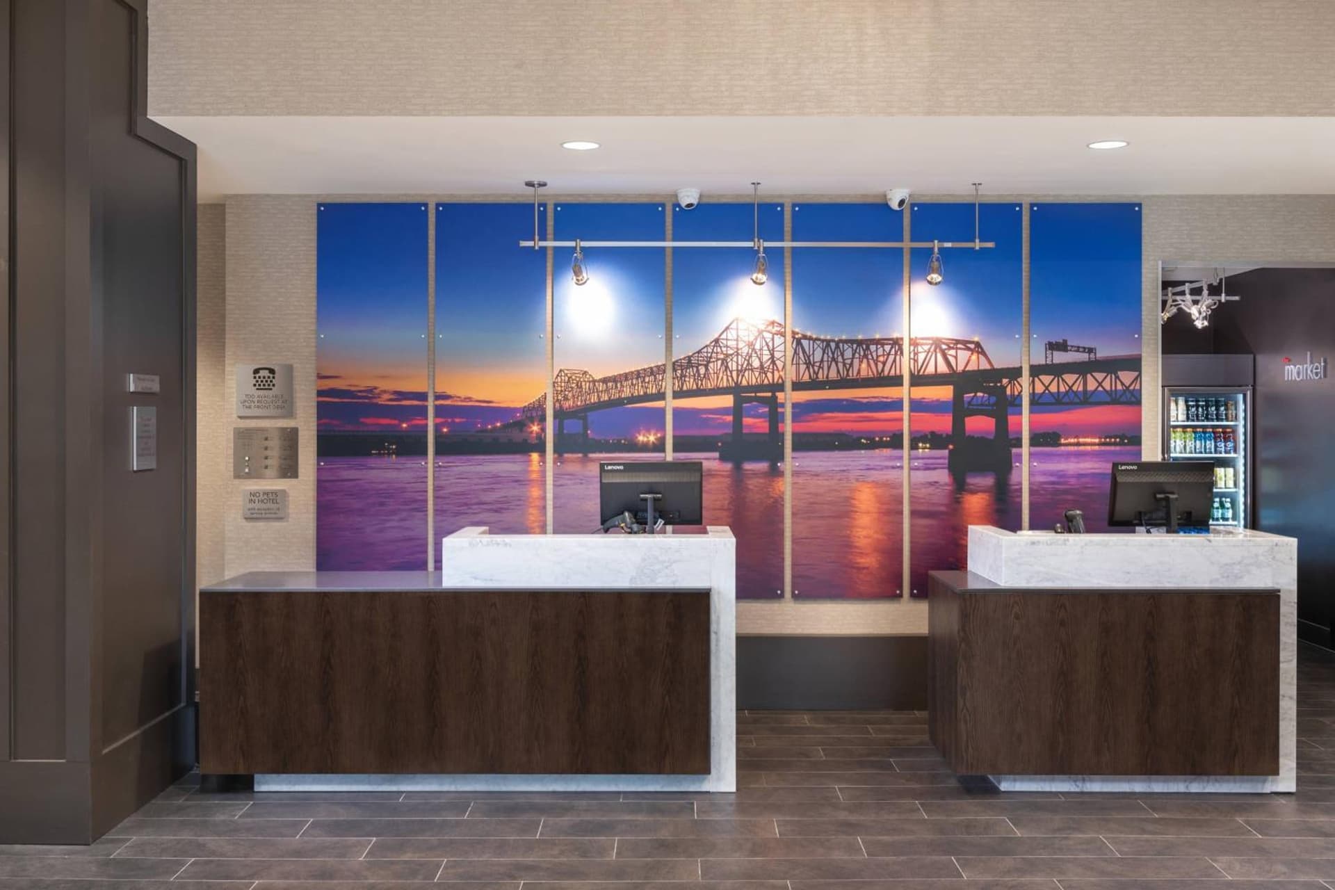 Courtyard by Marriott Baton Rouge Downtown interior in Baton Rouge, LA — gallery photo 2