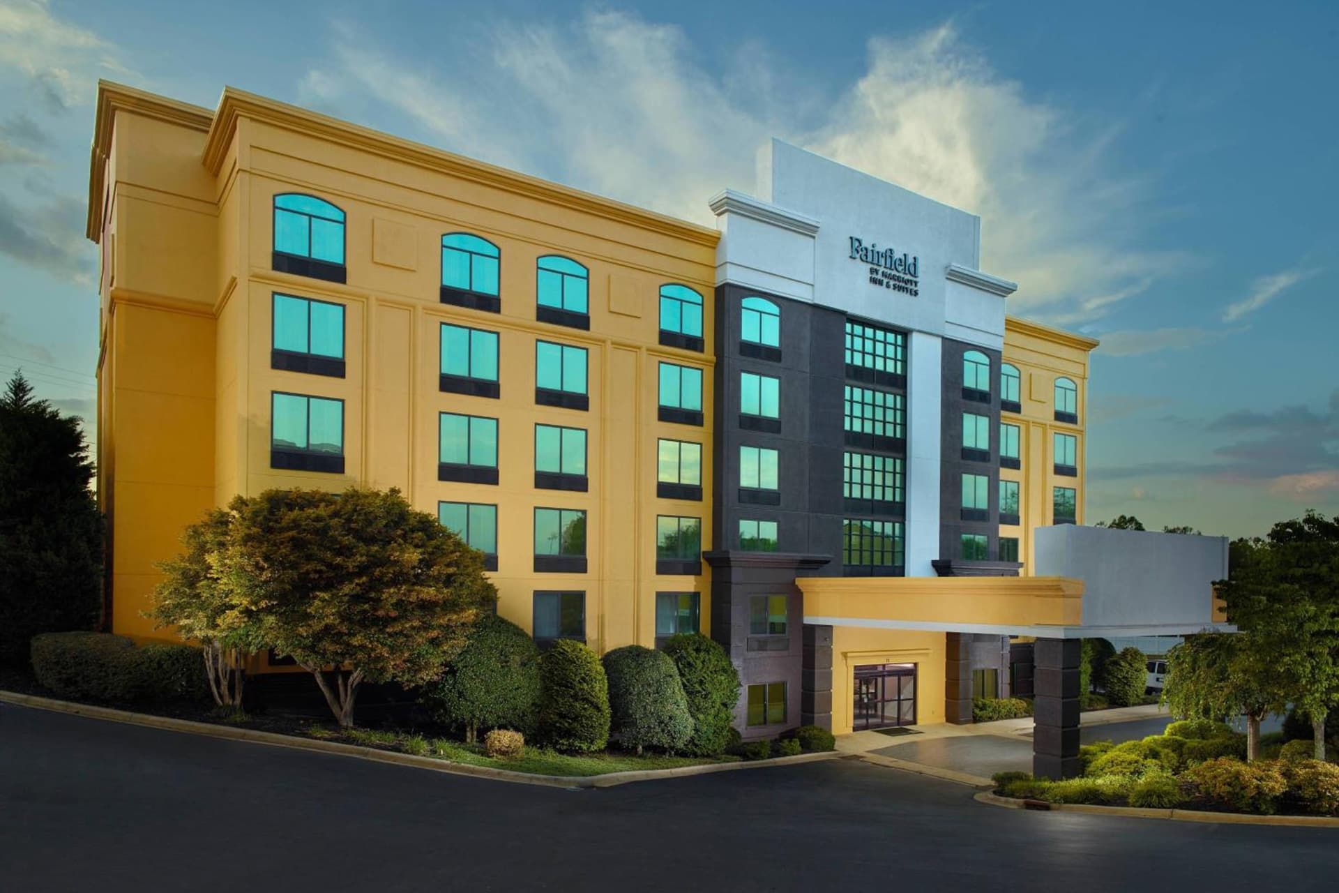 Fairfield by Marriott Inn & Suites Asheville Outlets interior in Asheville, NC — gallery photo 2
