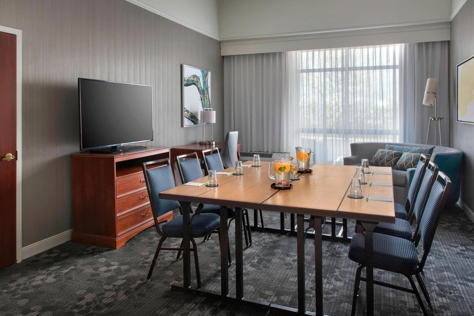Courtyard by Marriott Basking Ridge interior in Basking Ridge, NJ — gallery photo 2
