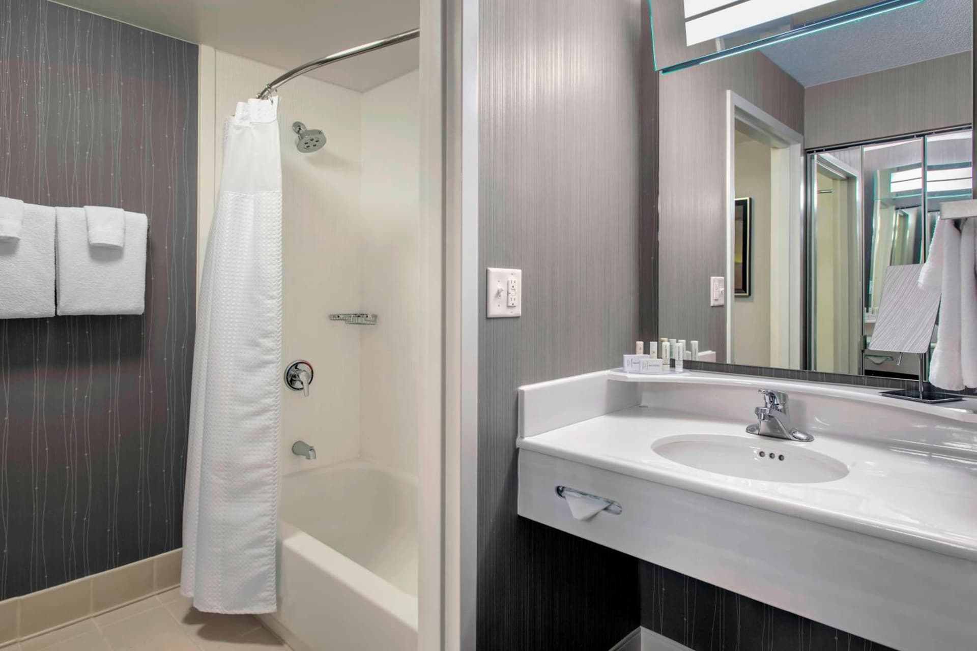 Courtyard by Marriott Basking Ridge gallery photo in Basking Ridge, NJ — image 7