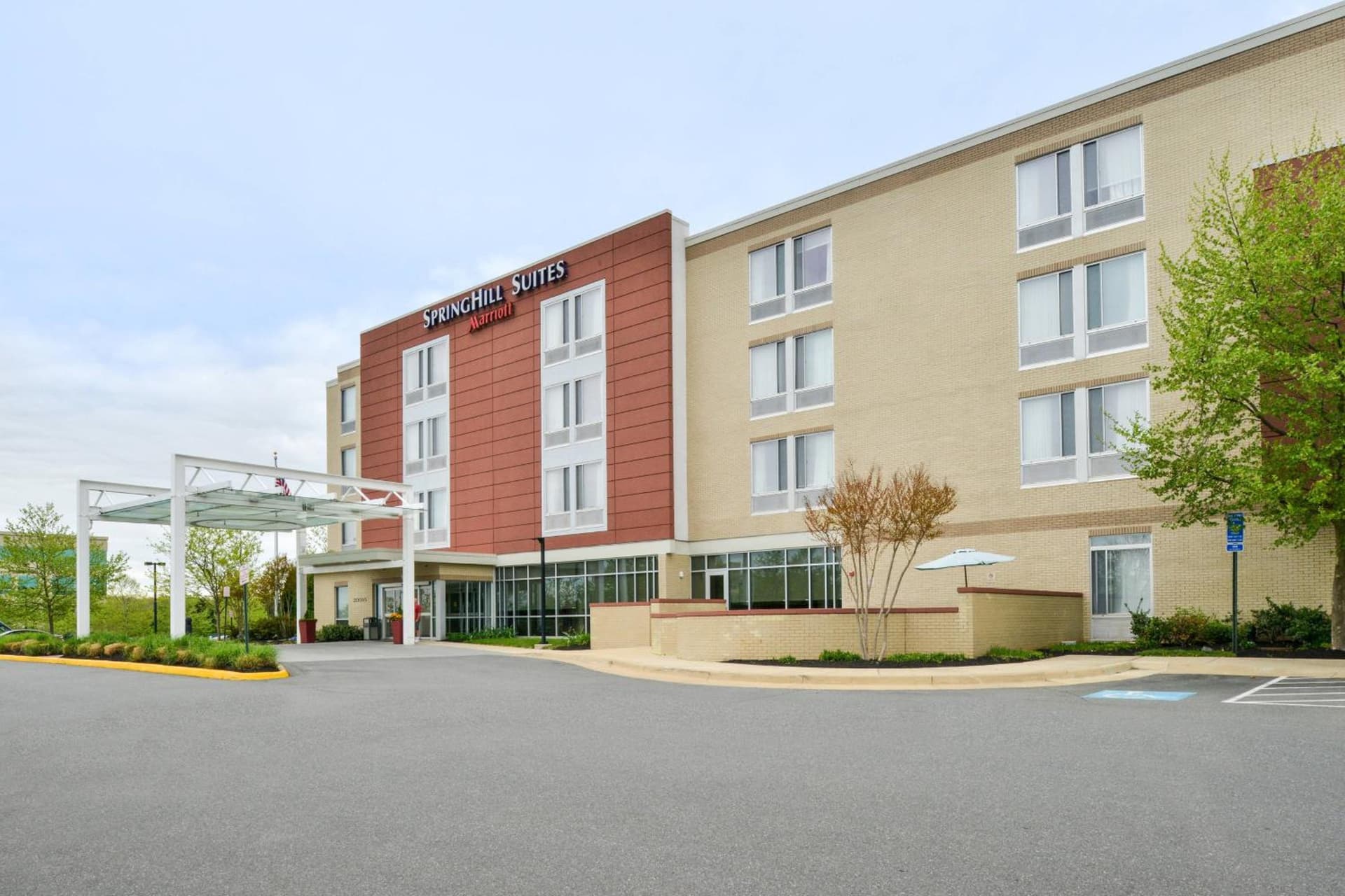 SpringHill Suites Ashburn Dulles North interior in Ashburn, VA — gallery photo 2