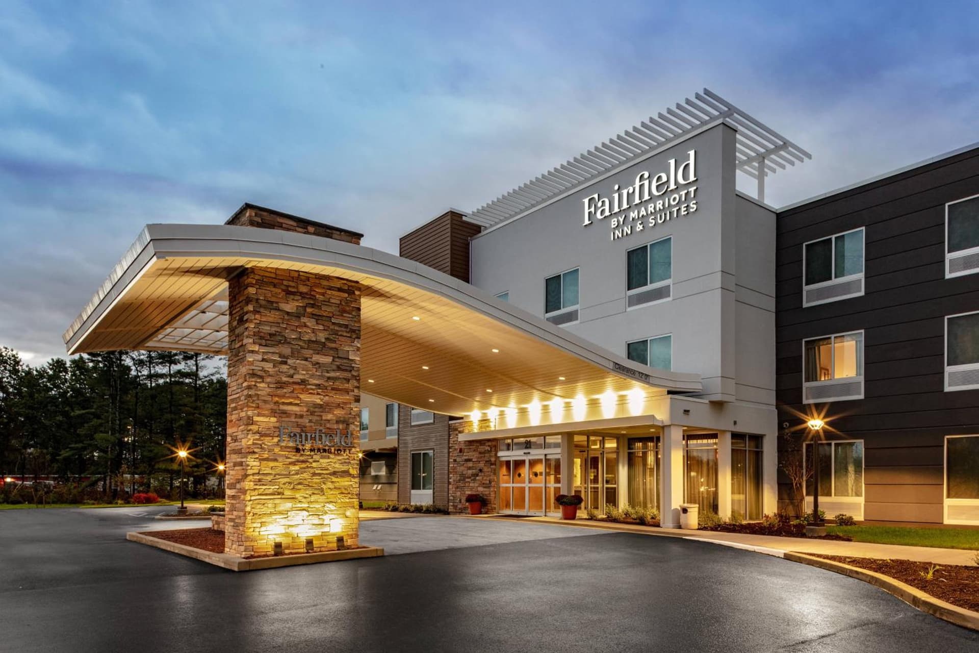 Fairfield Inn & Suites by Marriott Queensbury Glens Falls/Lake George interior in Queensbury, NY — gallery photo 2