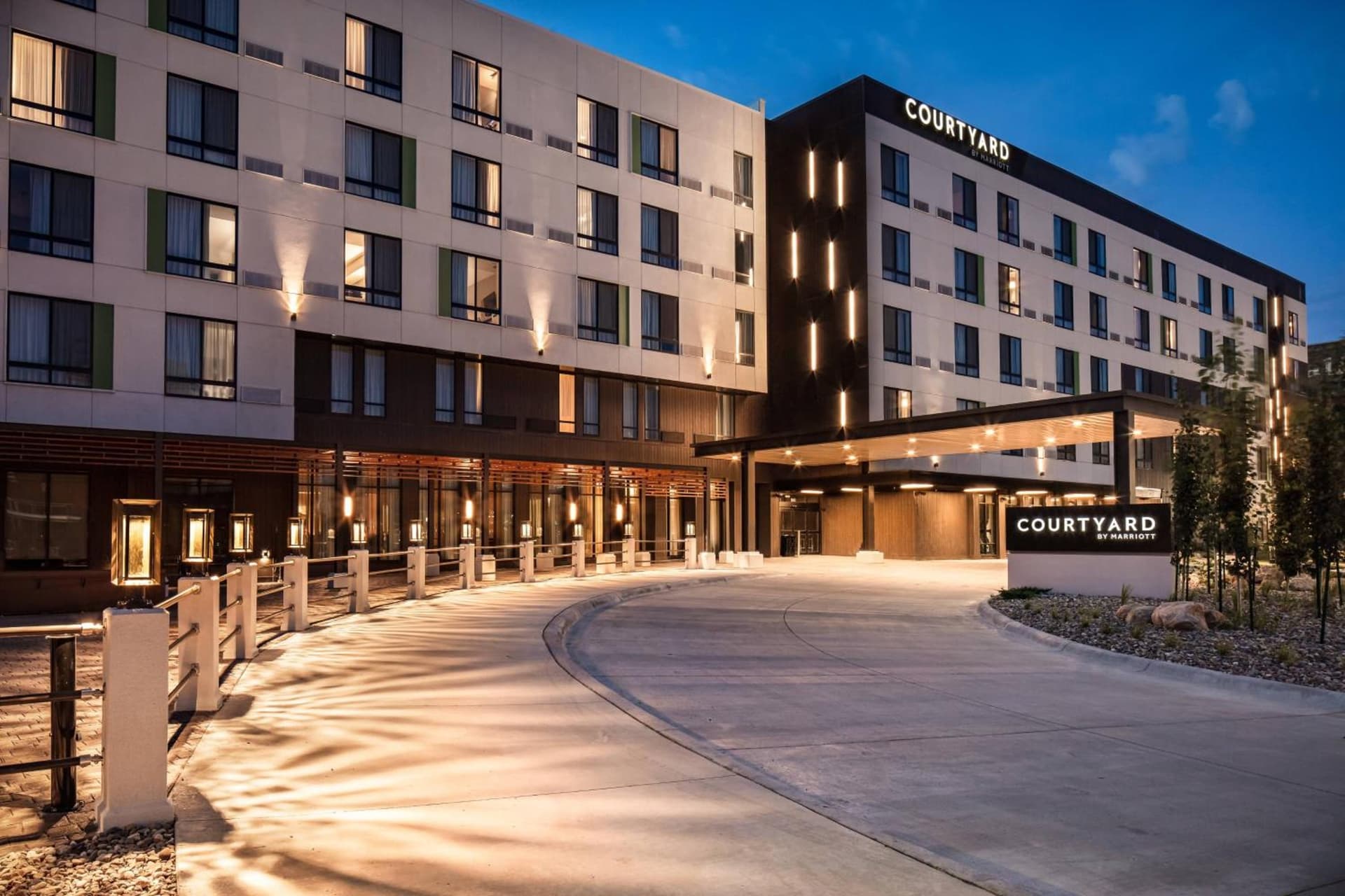 Courtyard Sioux City Downtown/Convention Center interior in Sioux City, IA — gallery photo 2