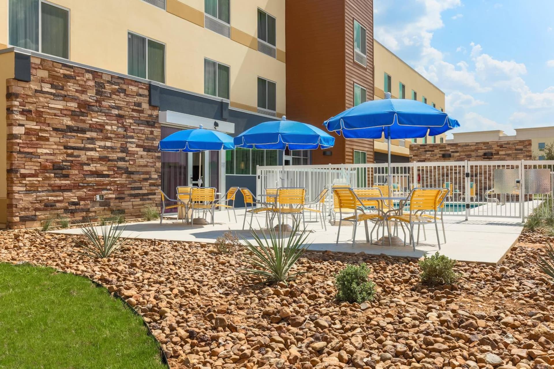 Fairfield Inn & Suites by Marriott Cotulla property views in Cotulla, TX — gallery photo 3