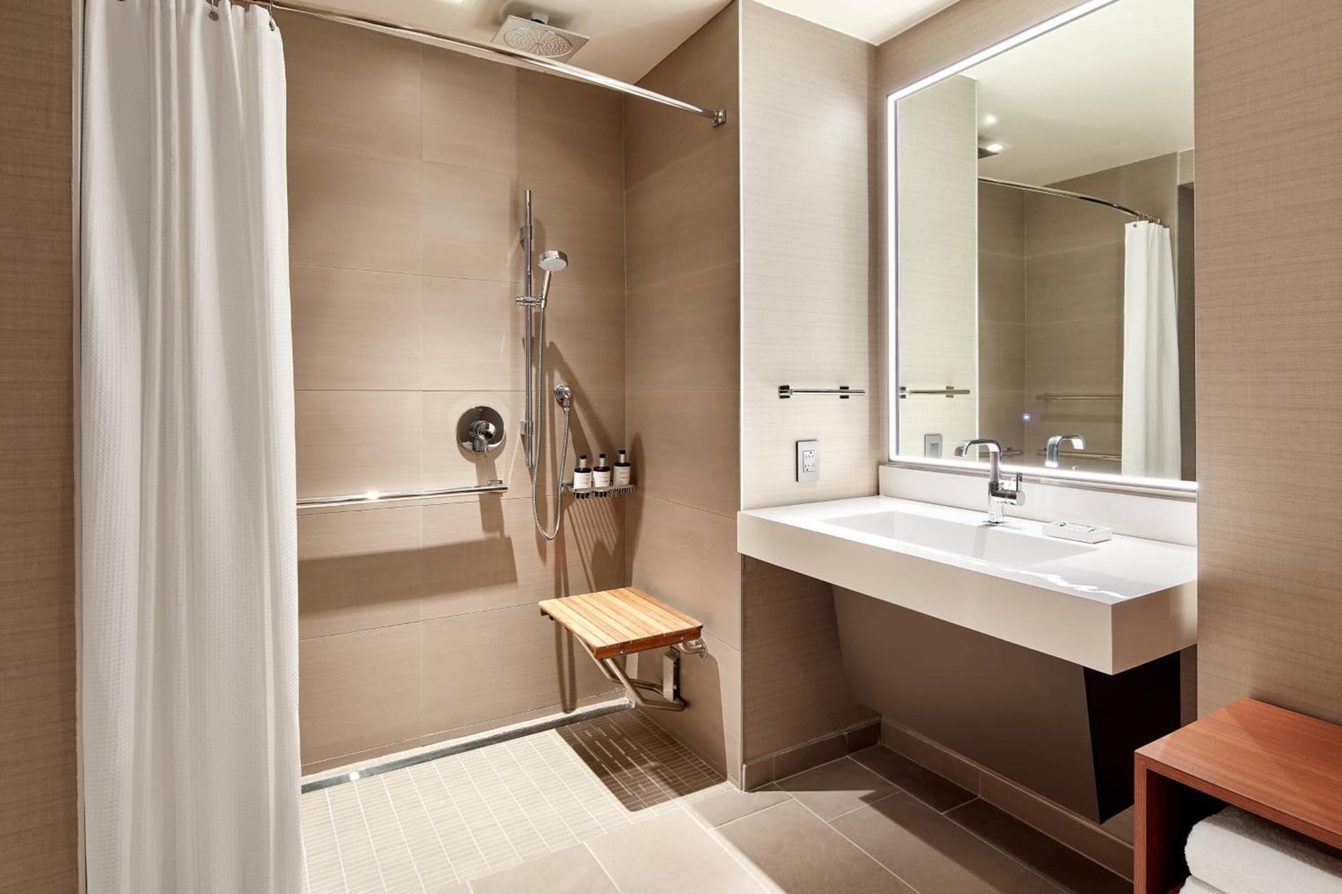 AC Hotel by Marriott San Jose Santa Clara gallery photo in Santa Clara, CA — image 15