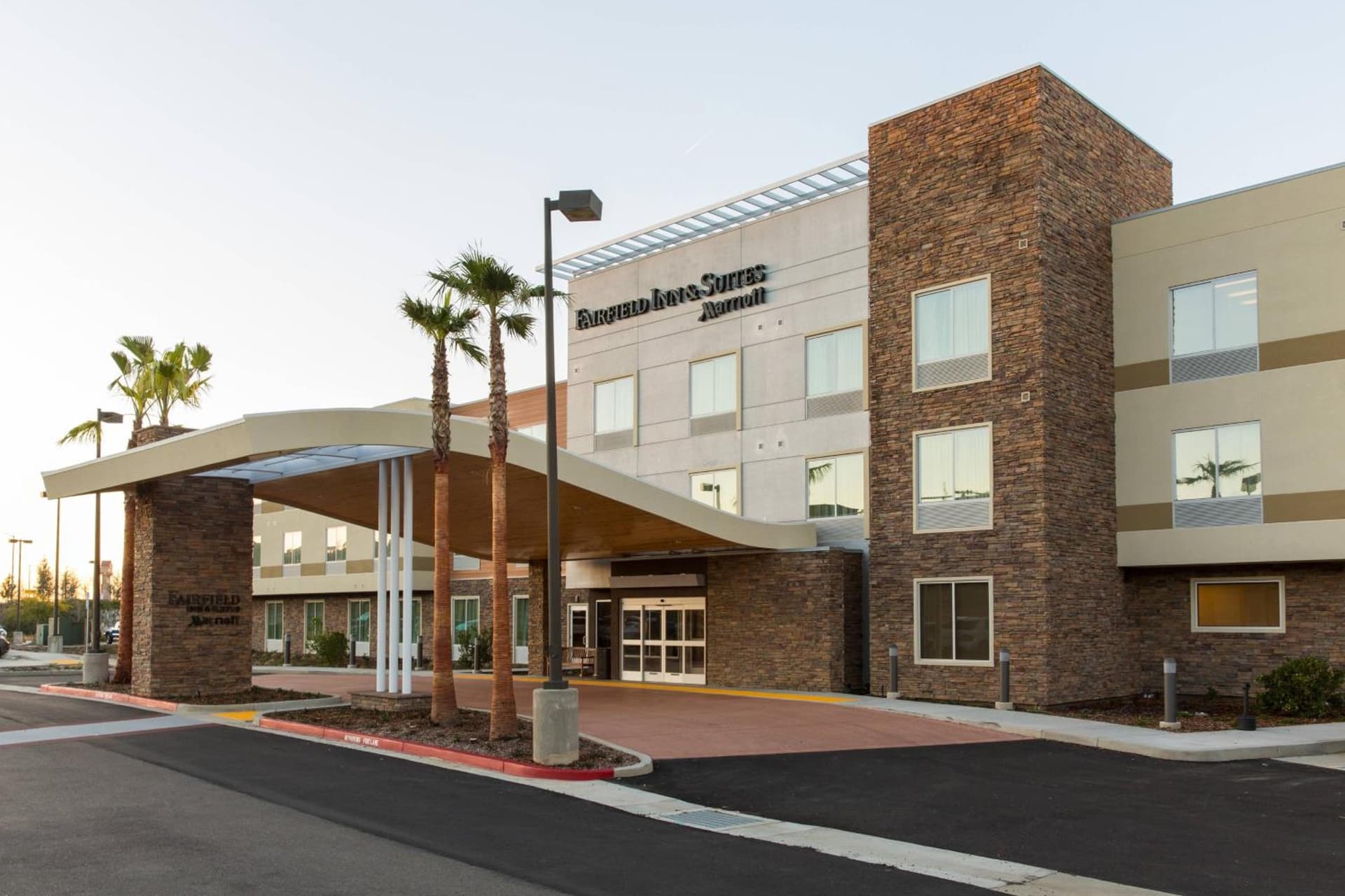 Fairfield Inn & Suites by Marriott Sacramento Folsom interior in Folsom, CA — gallery photo 2