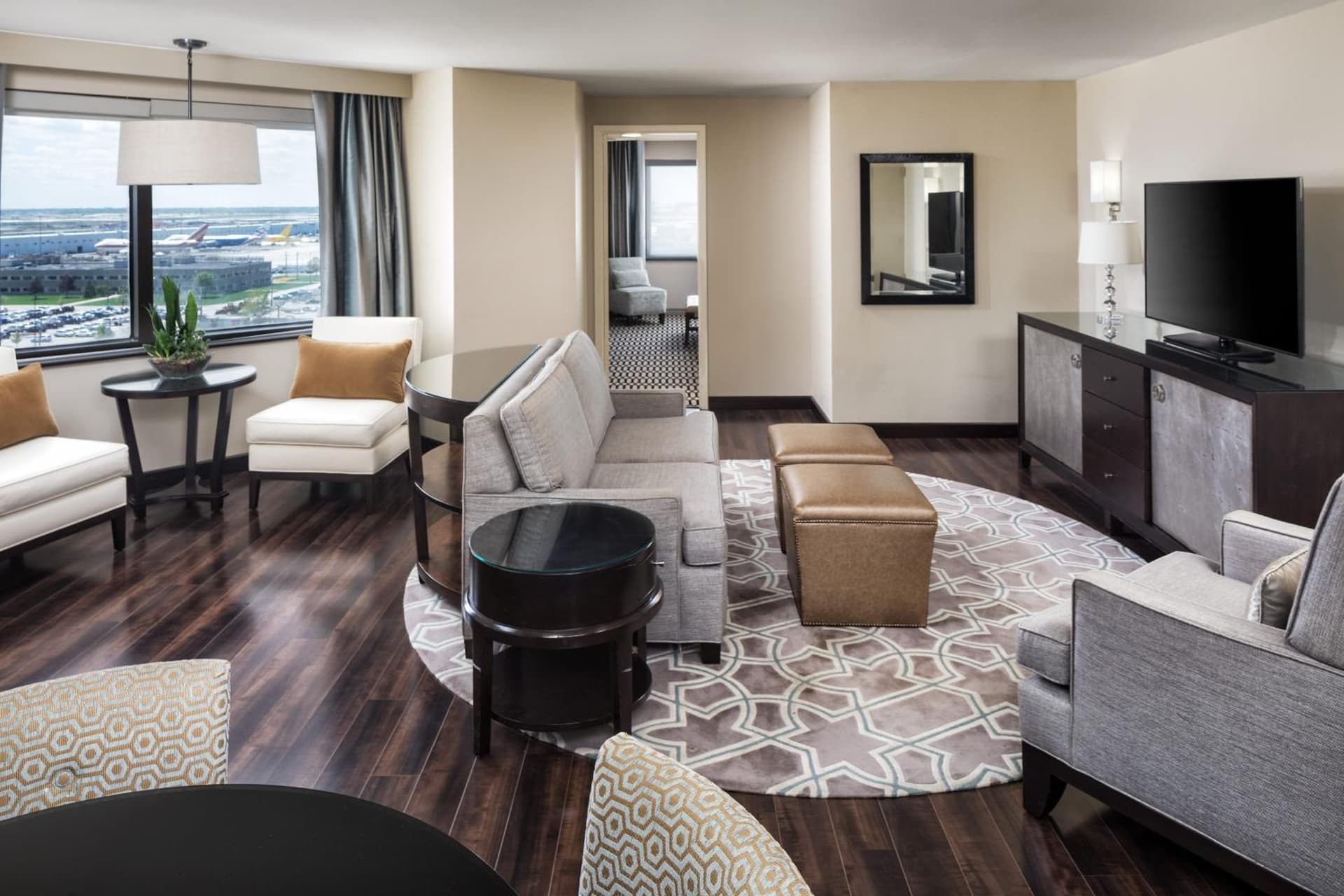 Sheraton Suites Chicago O'Hare property views in Rosemont, IL — gallery photo 3