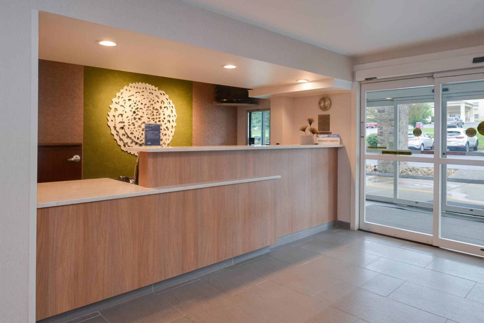 Fairfield Inn & Suites by Marriott Pittsburgh New Stanton interior in New Stanton, PA — gallery photo 2