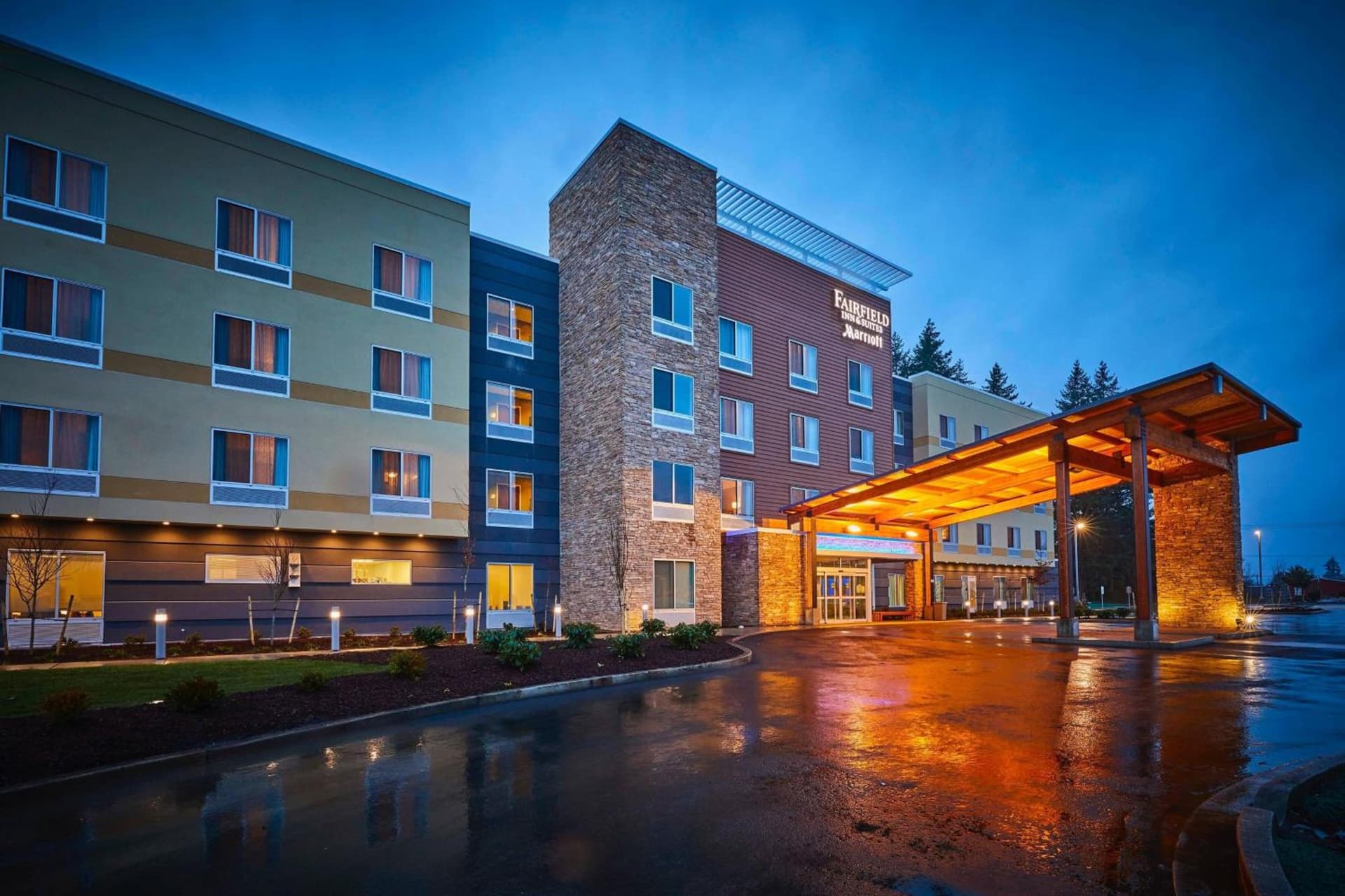 Fairfield Inn & Suites by Marriott Grand Mound Centralia interior in Centralia, WA — gallery photo 2
