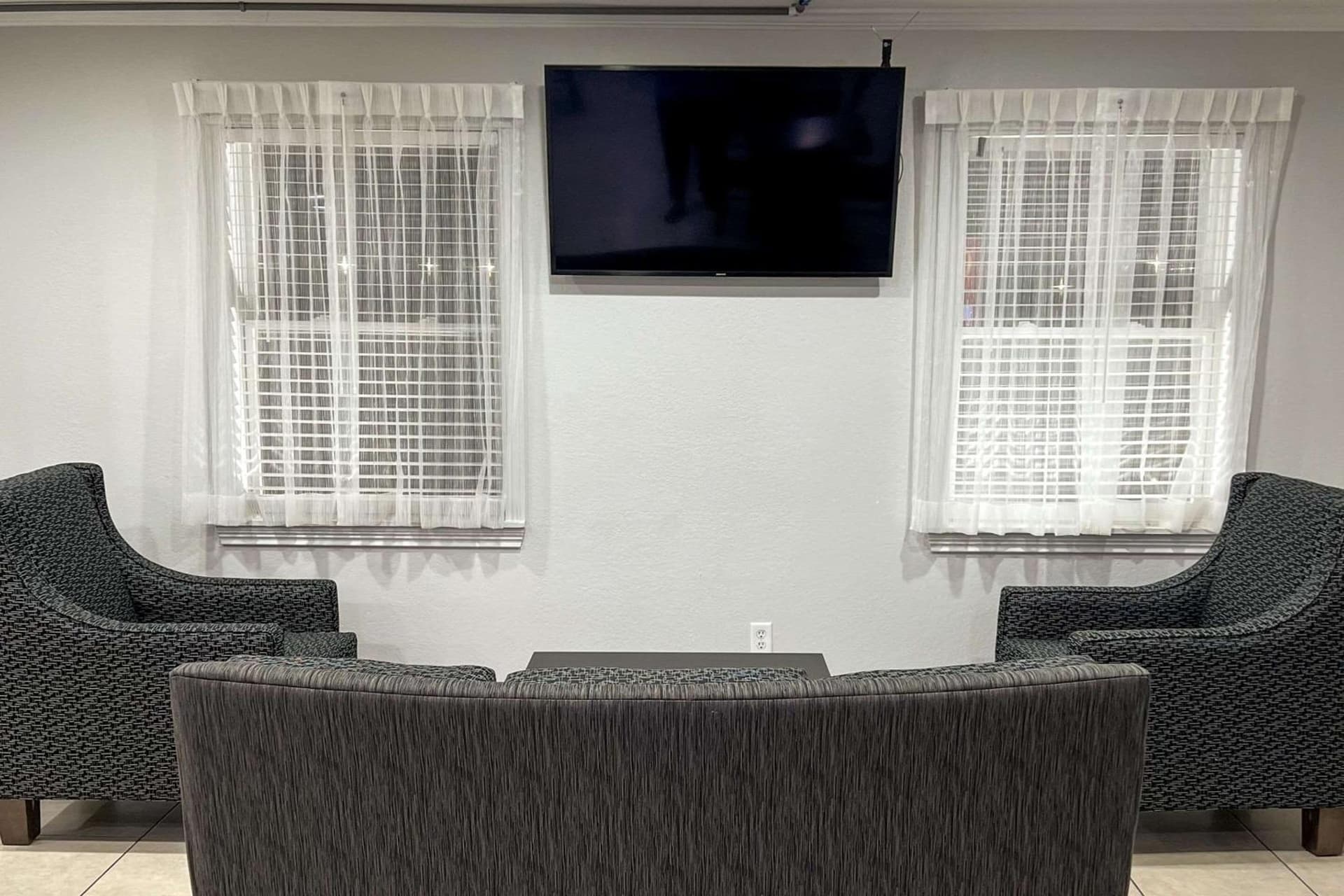 Quality Inn & Suites Columbus West interior in Columbus, IN — gallery photo 2