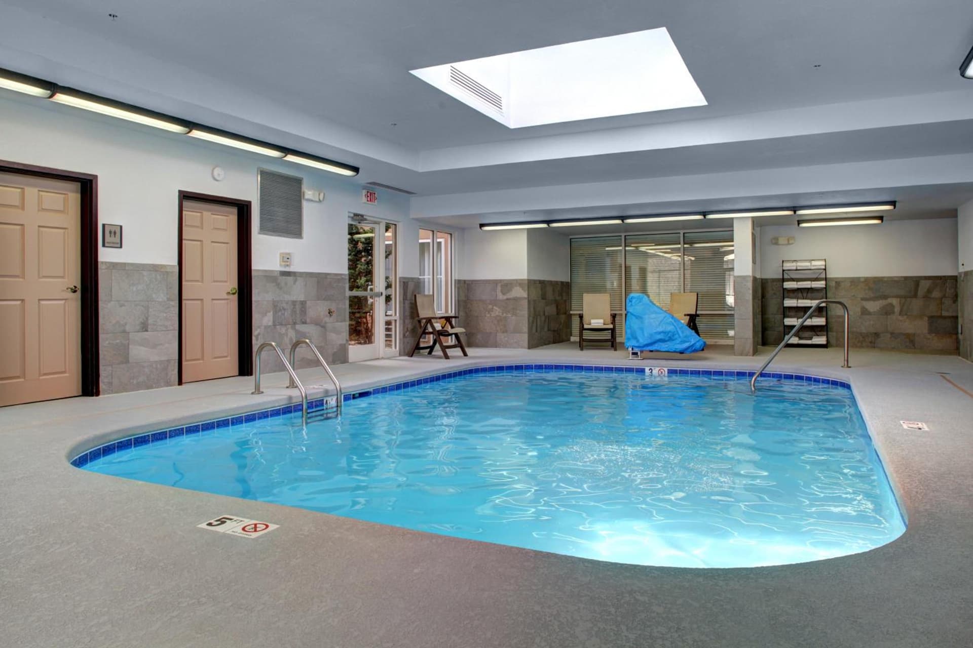 La Quinta Inn & Suites by Wyndham Downtown Asheville gallery photo in Asheville, NC — image 51