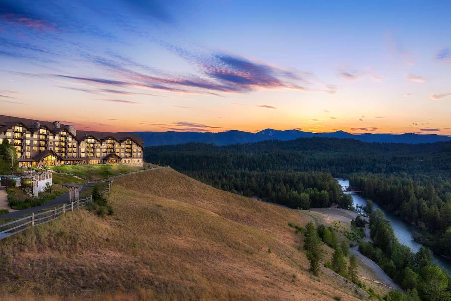 Suncadia Lodge Studio Unit featured exterior or lobby in Cle Elum, WA — similar hotel