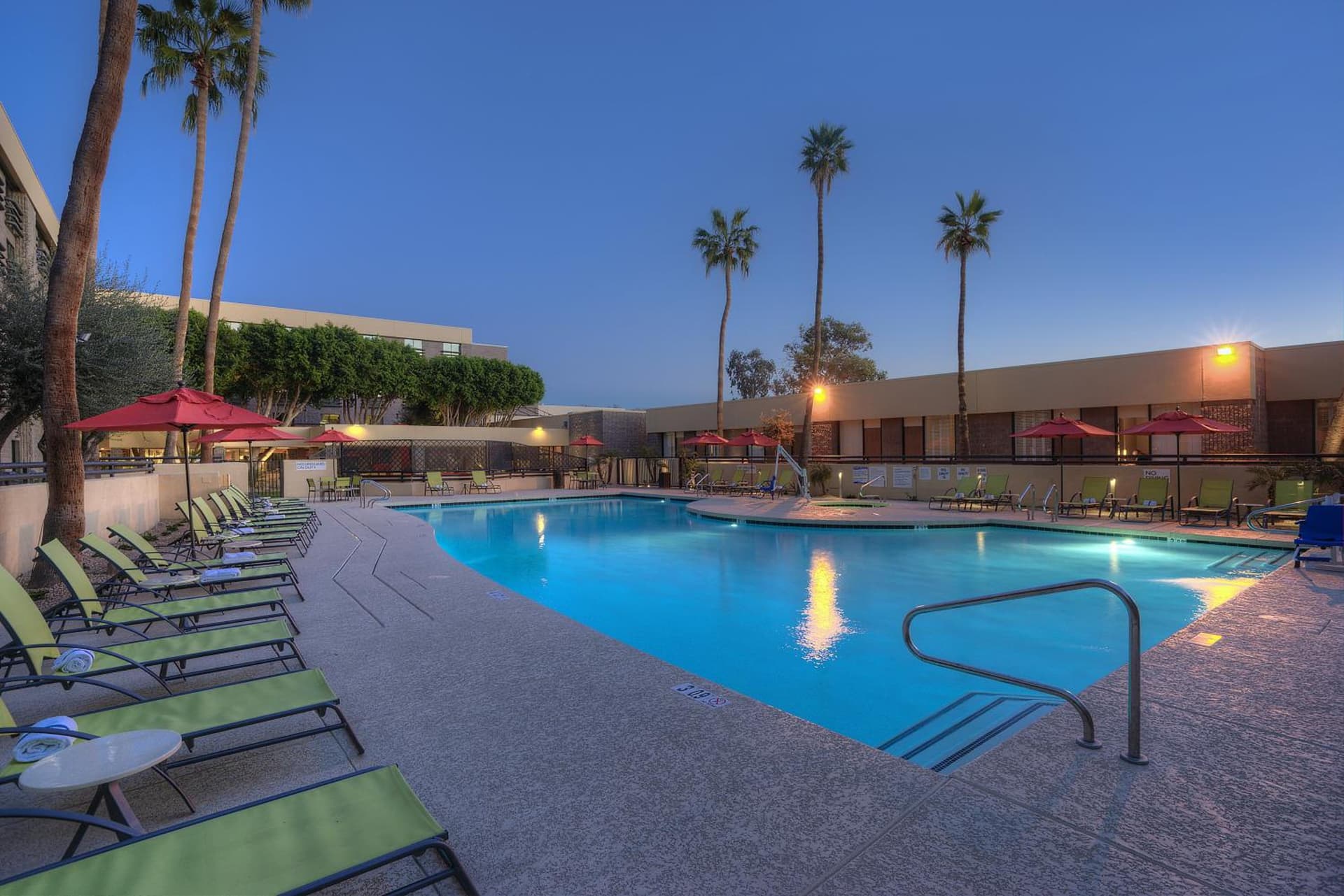 DoubleTree by Hilton Phoenix North interior in Phoenix, AZ — gallery photo 2