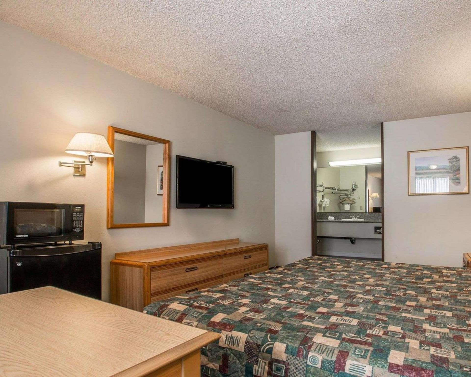 Palm Inn Hotel near Tyler Mall Riverside gallery photo in Riverside, CA — image 9