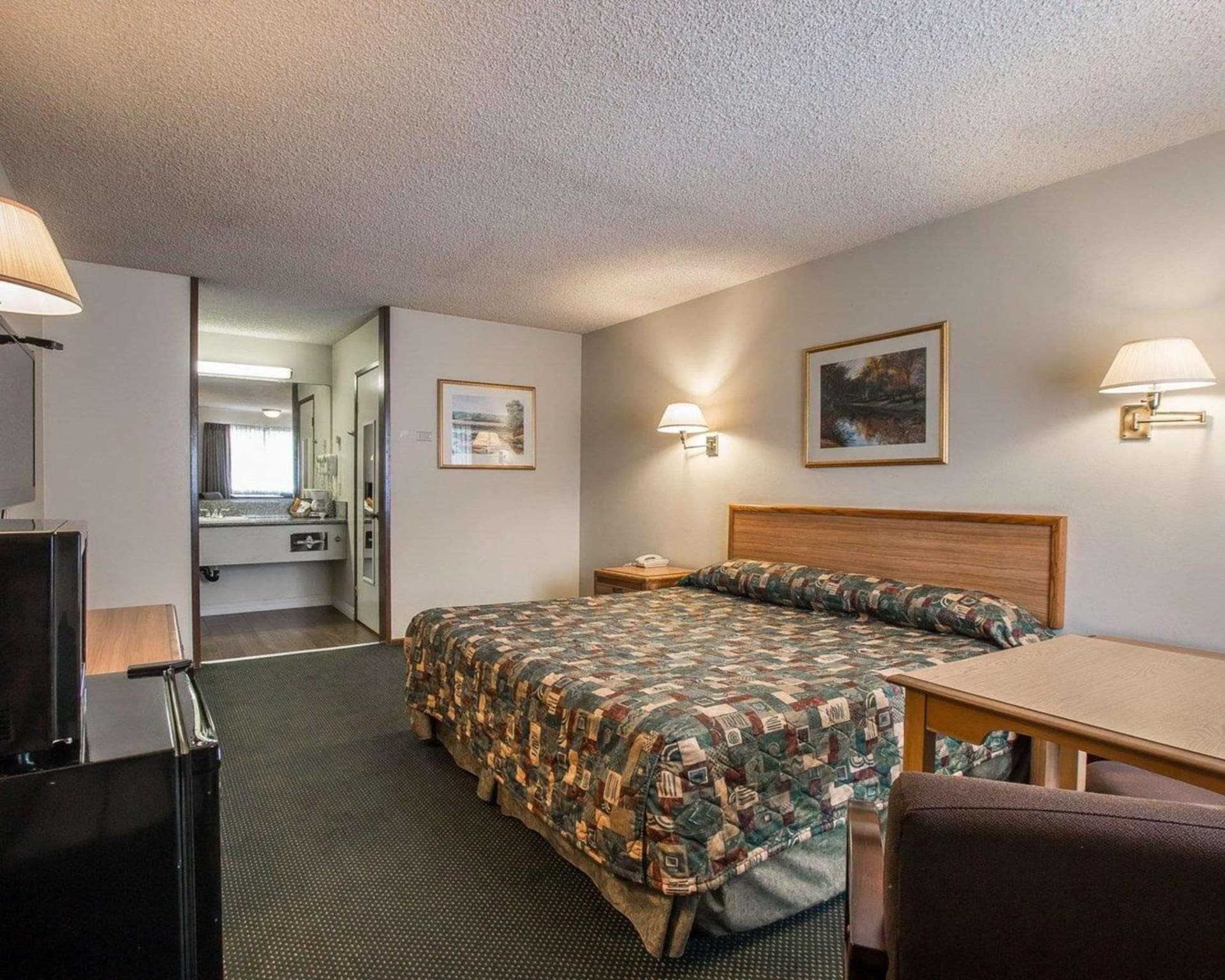 Palm Inn Hotel near Tyler Mall Riverside gallery photo in Riverside, CA — image 17