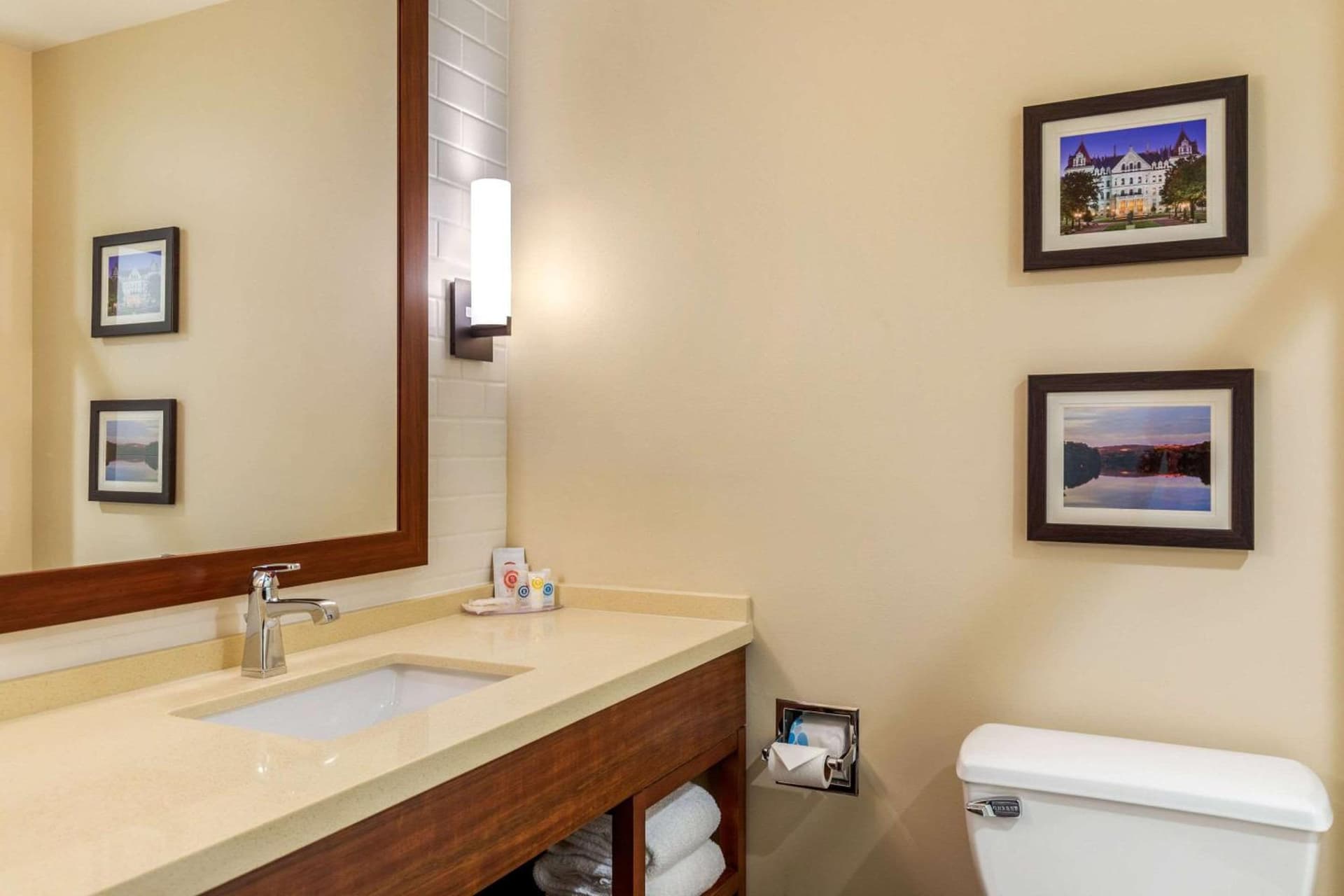 Comfort Inn & Suites Schenectady - Scotia interior in Schenectady, NY — gallery photo 2