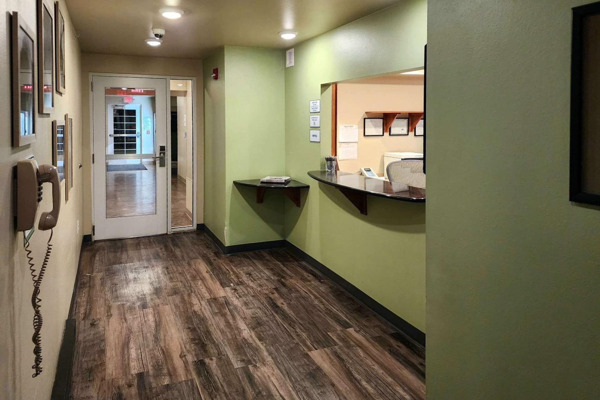 Baymont by Wyndham Dickinson interior in Dickinson, ND — gallery photo 2