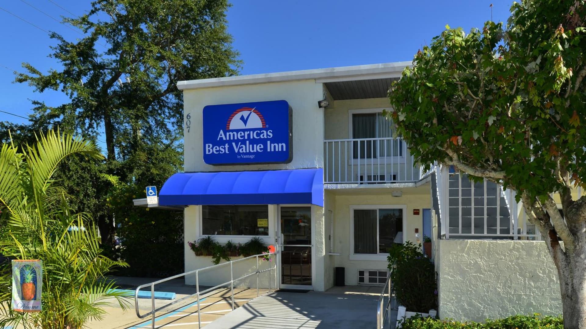 Americas Best Value Inn Bradenton-Sarasota featured exterior or lobby in Bradenton, FL — similar hotel