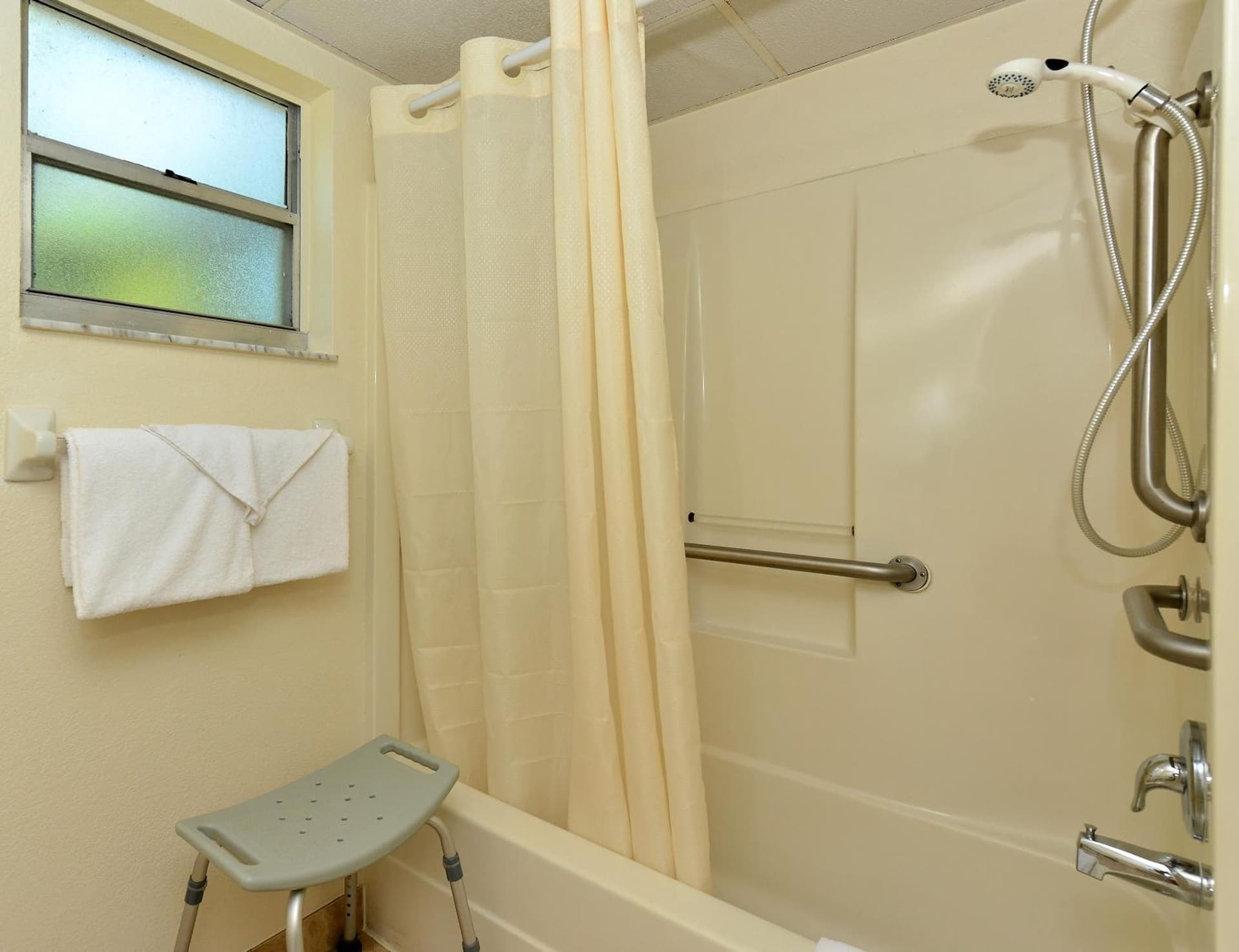 Americas Best Value Inn Bradenton-Sarasota property views in Bradenton, FL — gallery photo 3