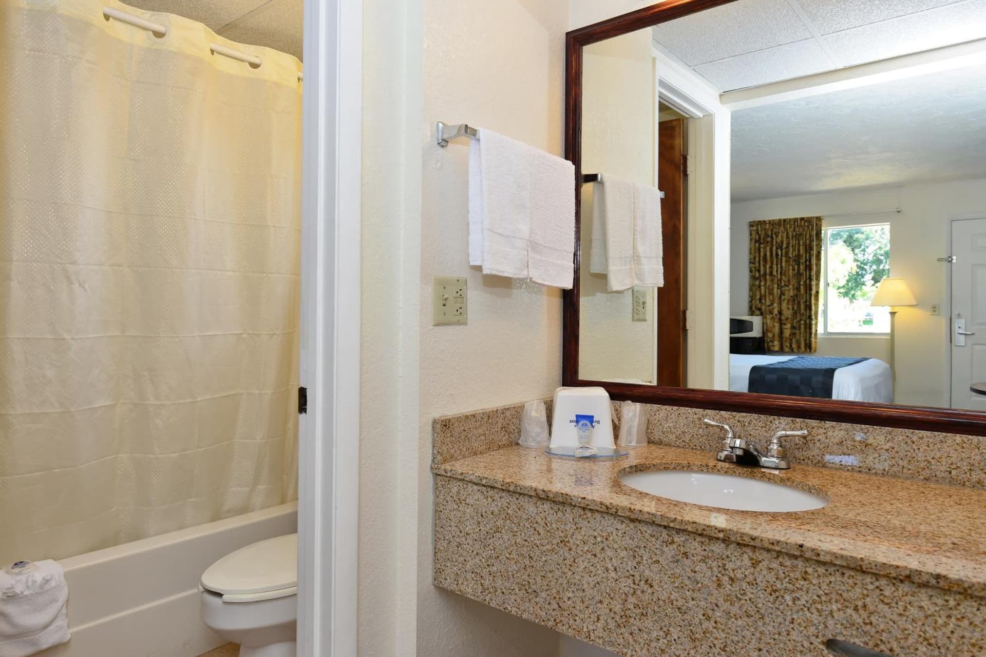 Americas Best Value Inn Bradenton-Sarasota gallery photo in Bradenton, FL — image 6