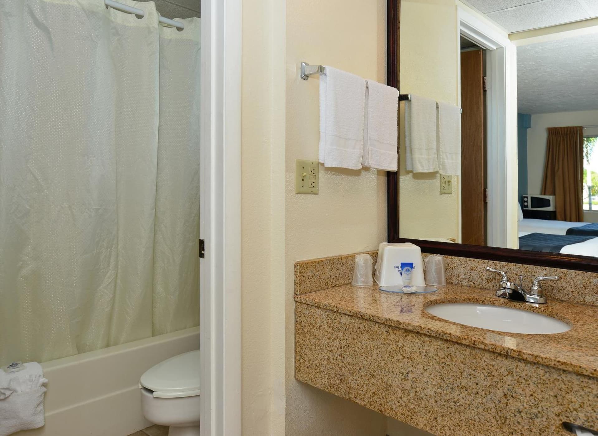 Americas Best Value Inn Bradenton-Sarasota gallery photo in Bradenton, FL — image 10