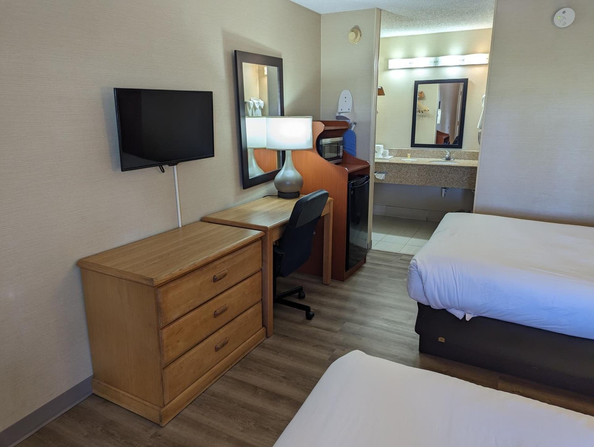 Days Inn by Wyndham Columbus Fairgrounds gallery photo in Columbus, OH — image 25