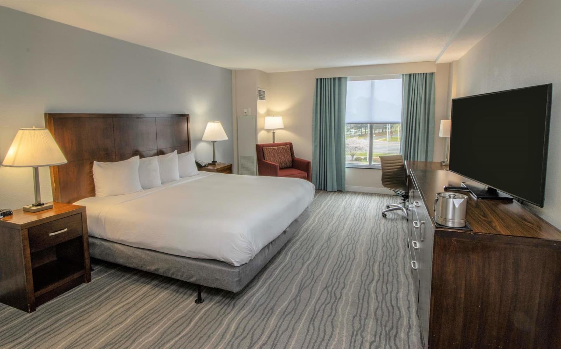 DoubleTree by Hilton Norfolk Airport gallery photo in Norfolk, VA — image 21