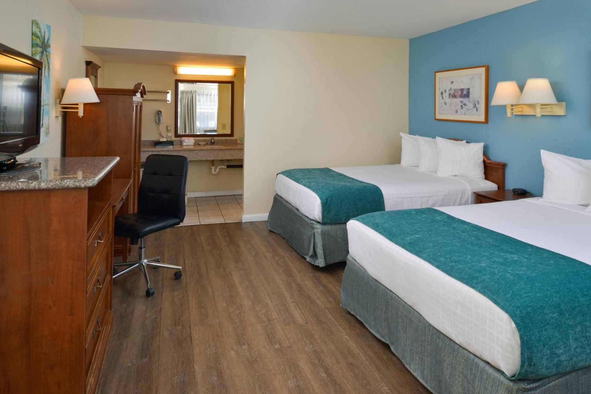 Edgewater Inn and Suites property views in Pismo Beach, CA — gallery photo 3