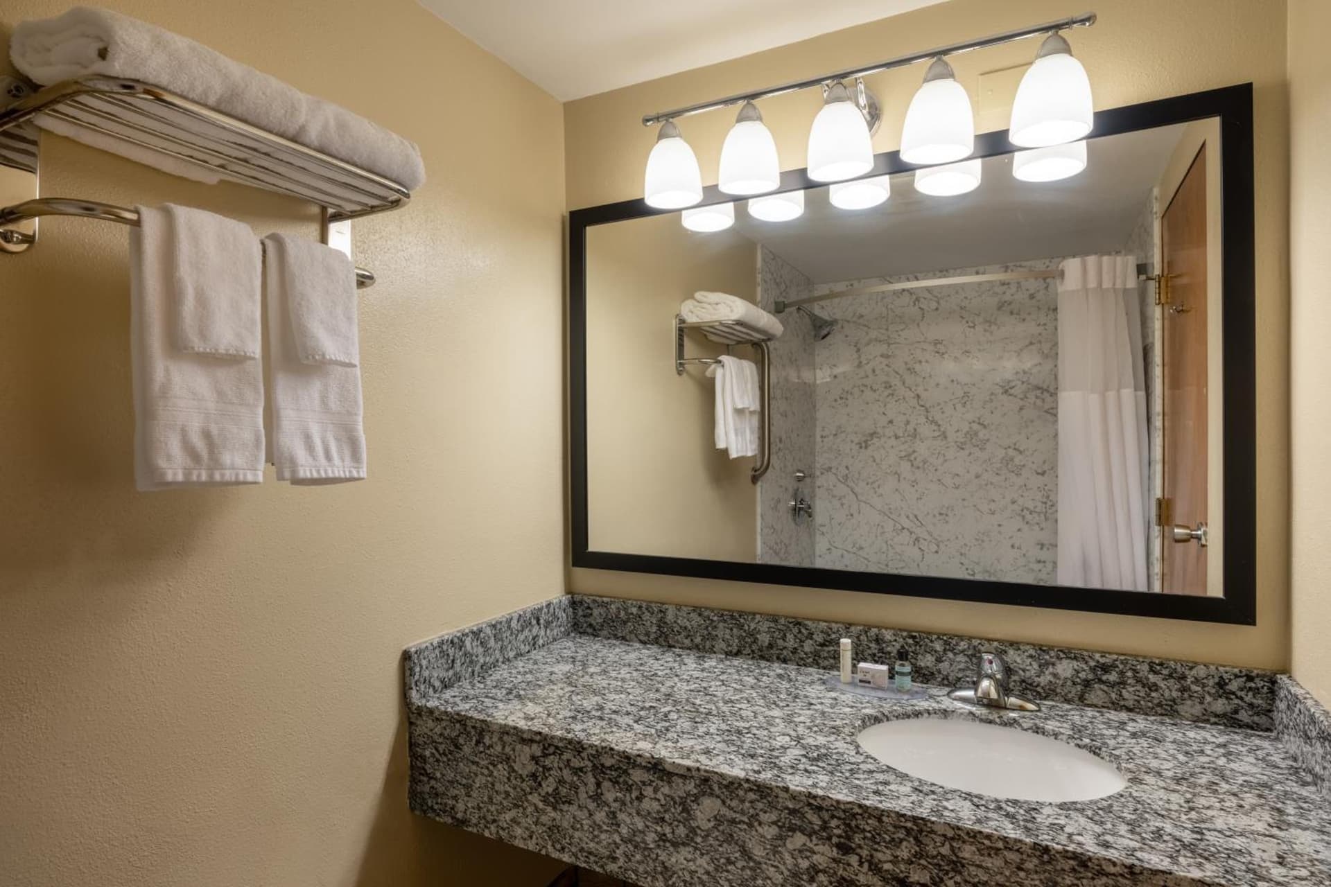 AmericInn by Wyndham Cedar Rapids North gallery photo in Cedar Rapids, IA — image 38