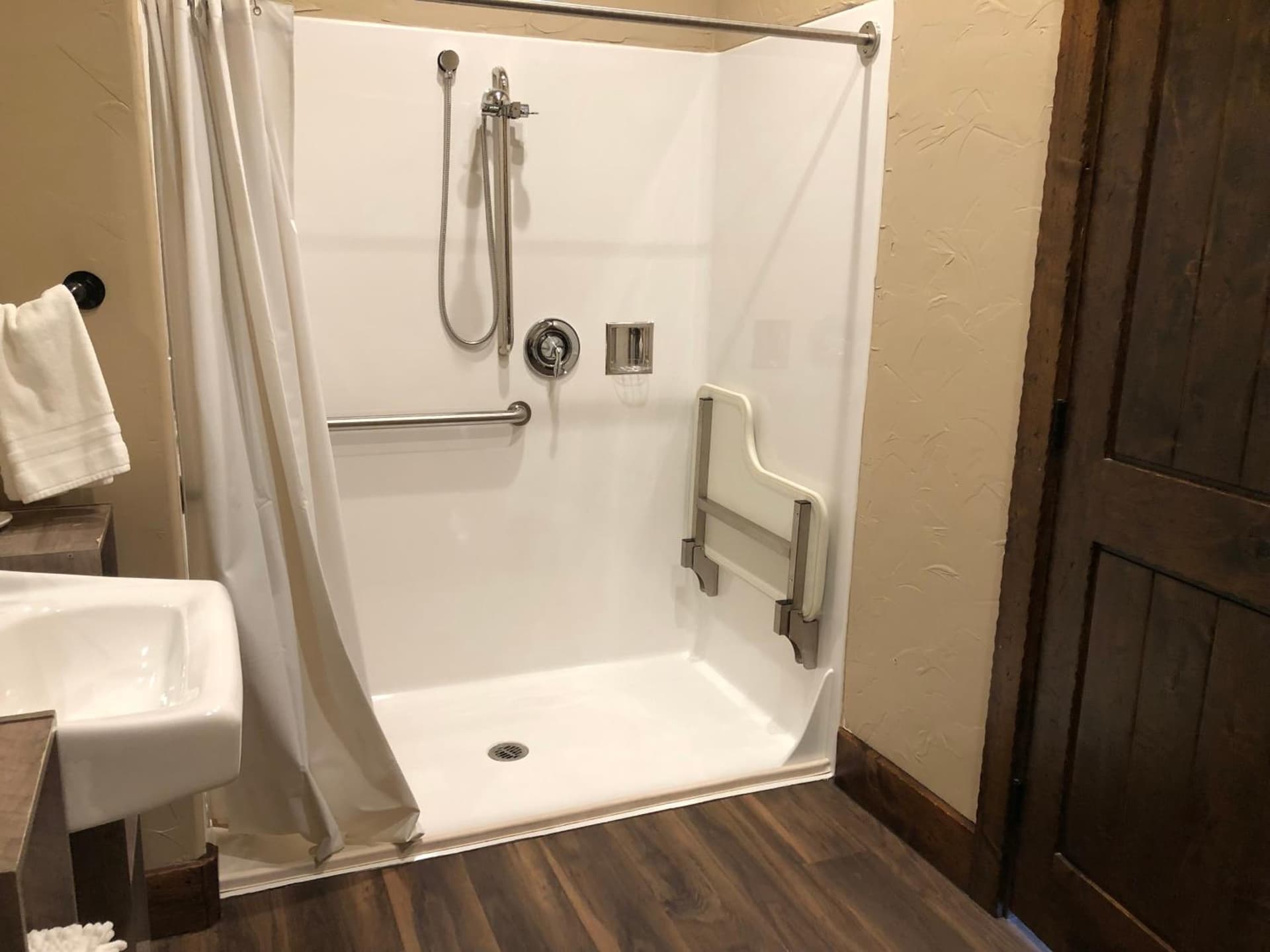 Zion Cliff Lodge interior in Hildale, UT — gallery photo 2