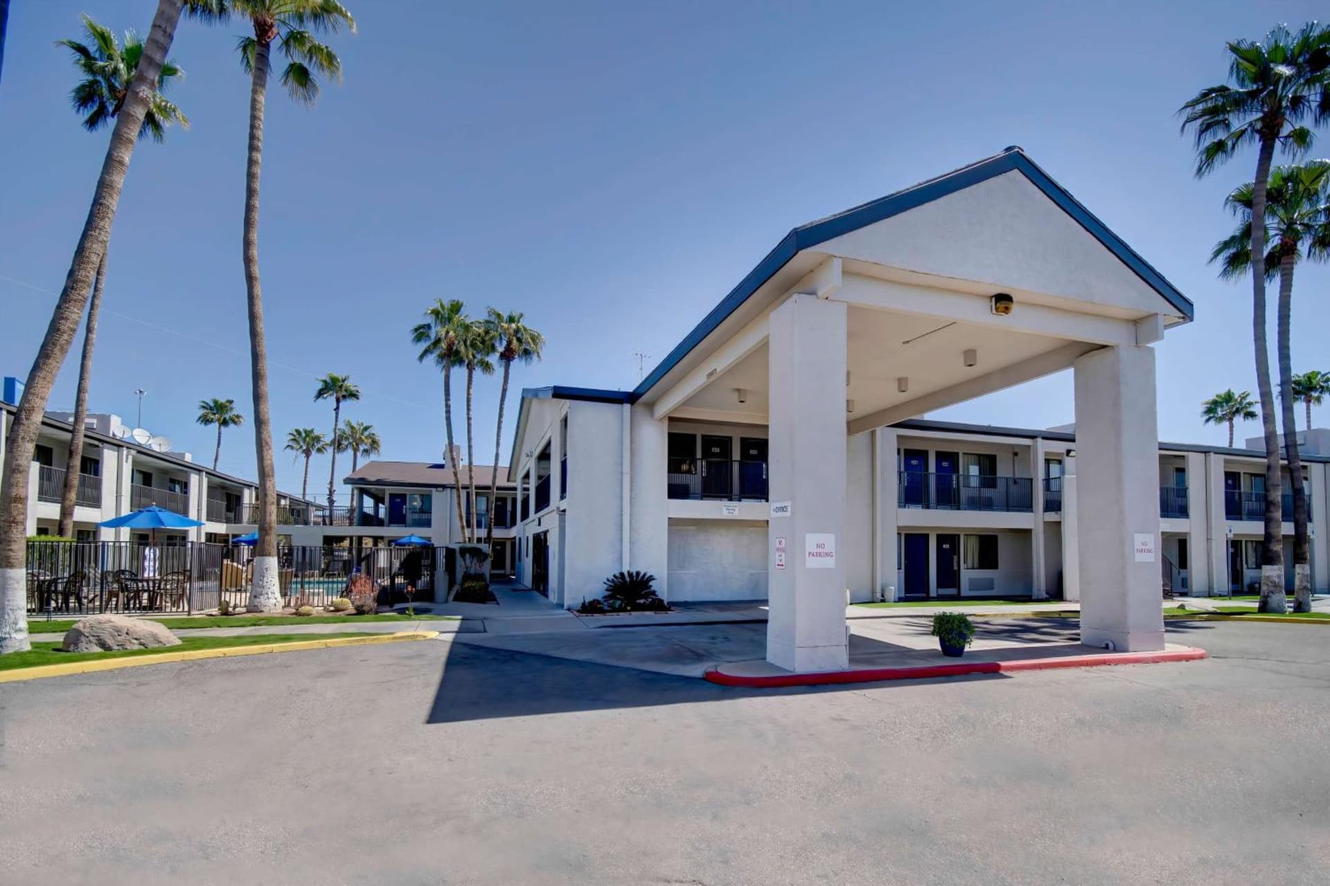 Studio 6-Tucson, AZ - Irvington Road exterior or lobby in Tucson, AZ — main listing photo