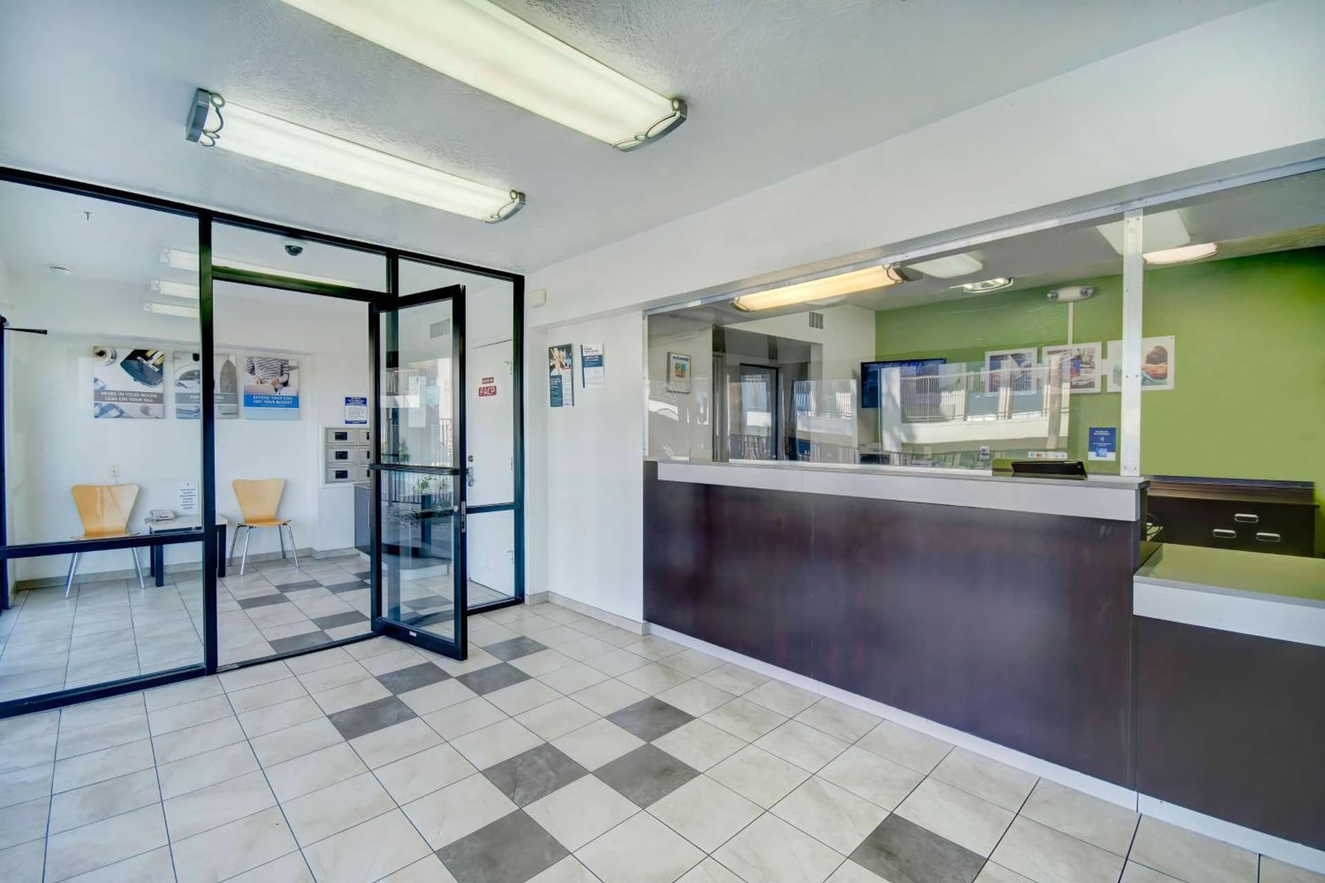 Studio 6-Tucson, AZ - Irvington Road interior in Tucson, AZ — gallery photo 2