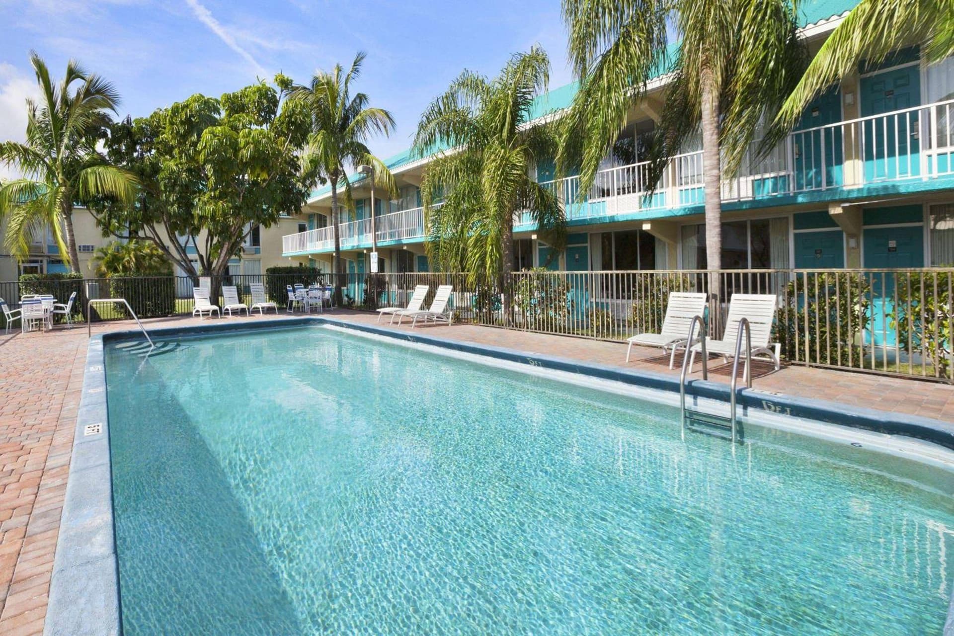 Days Inn & Suites by Wyndham Fort Pierce Midtown interior in Fort Pierce, FL — gallery photo 2
