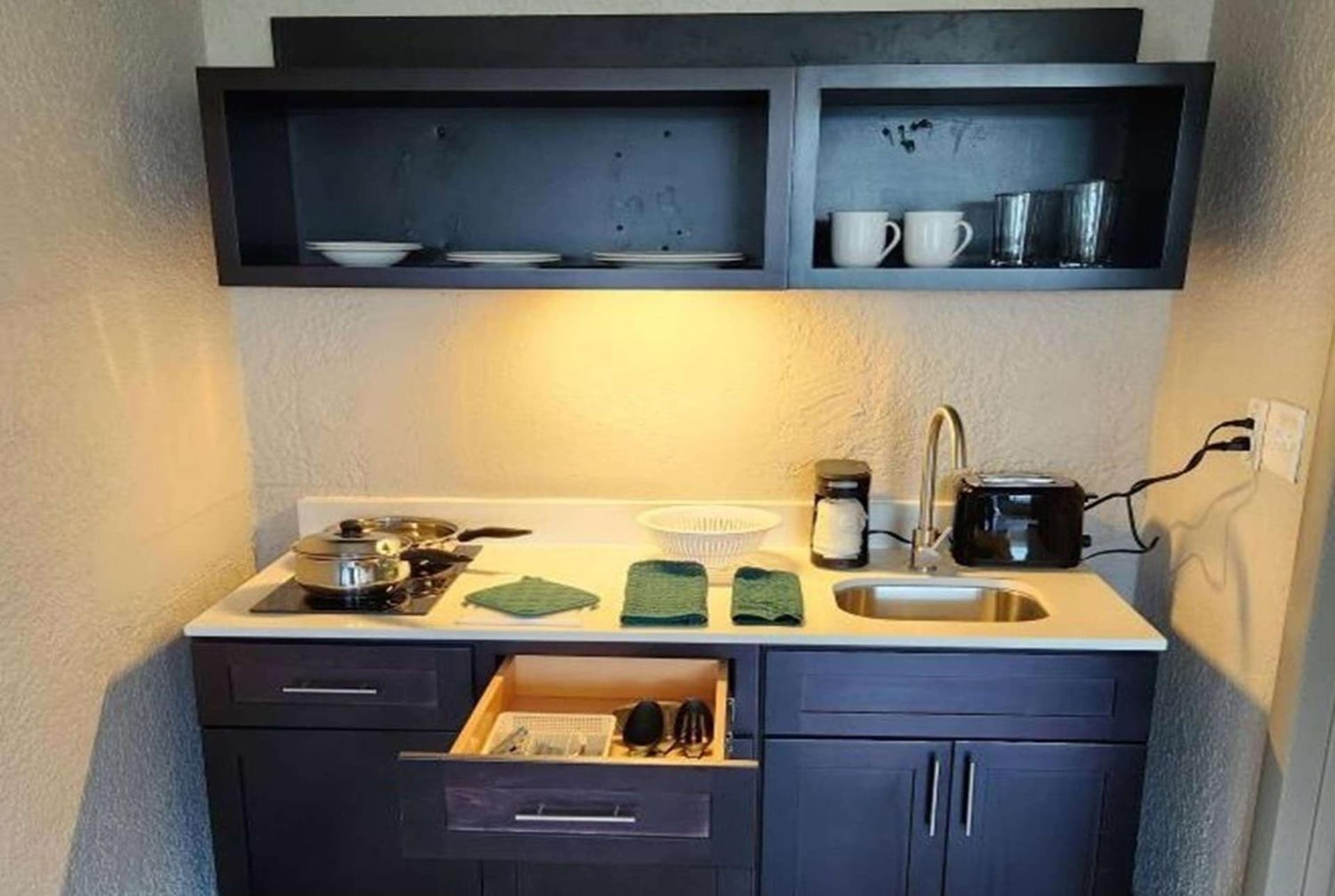 Days Inn & Suites by Wyndham Fort Pierce Midtown gallery photo in Fort Pierce, FL — image 27