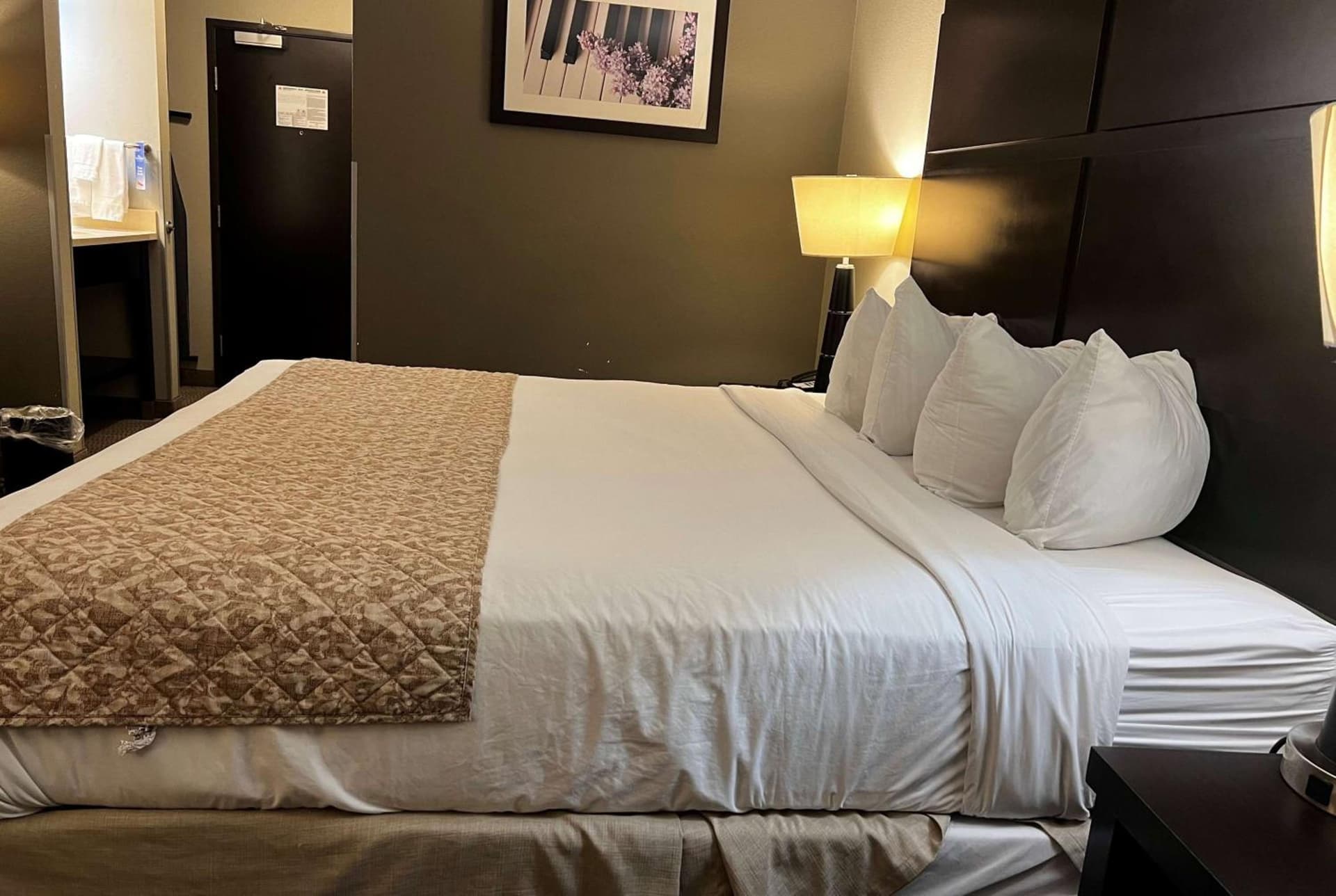 Baymont by Wyndham College Station gallery photo in College Station, TX — image 28