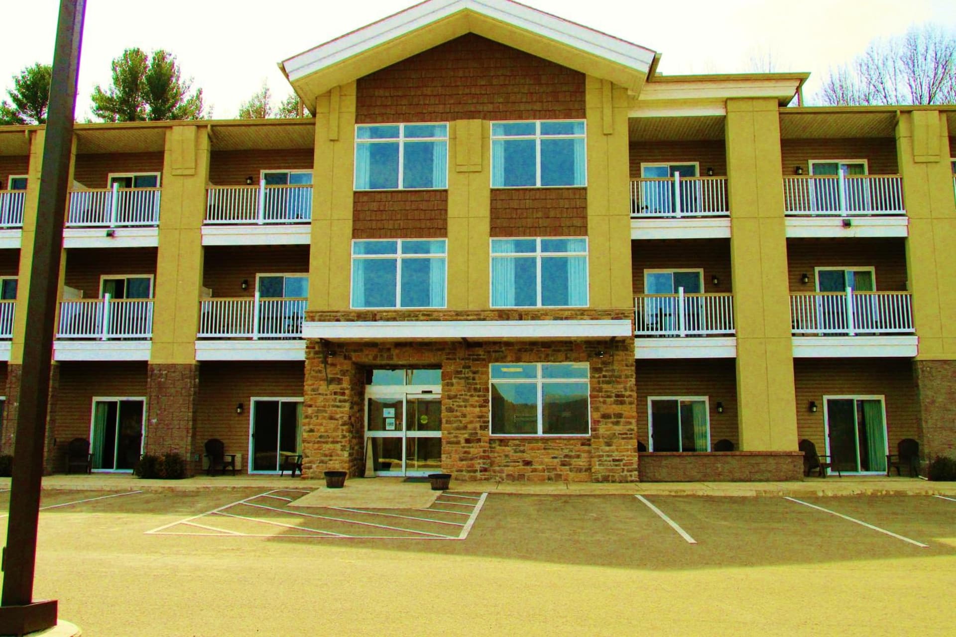 Crystal Springs Inn and Suites — hotel in Towanda, Pennsylvania